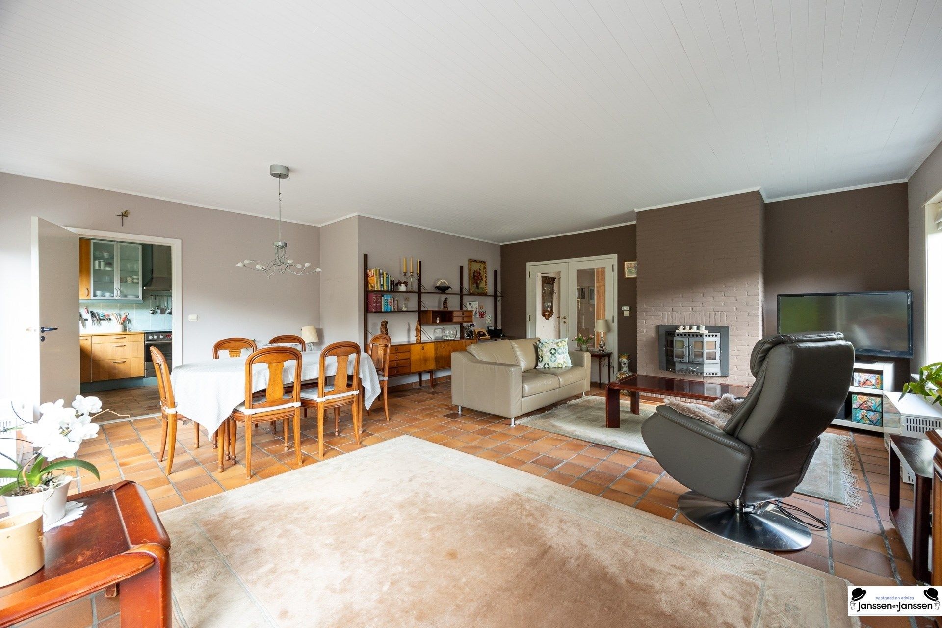 Verrassend ruime villa met ZW-gerichte tuin!  foto 6