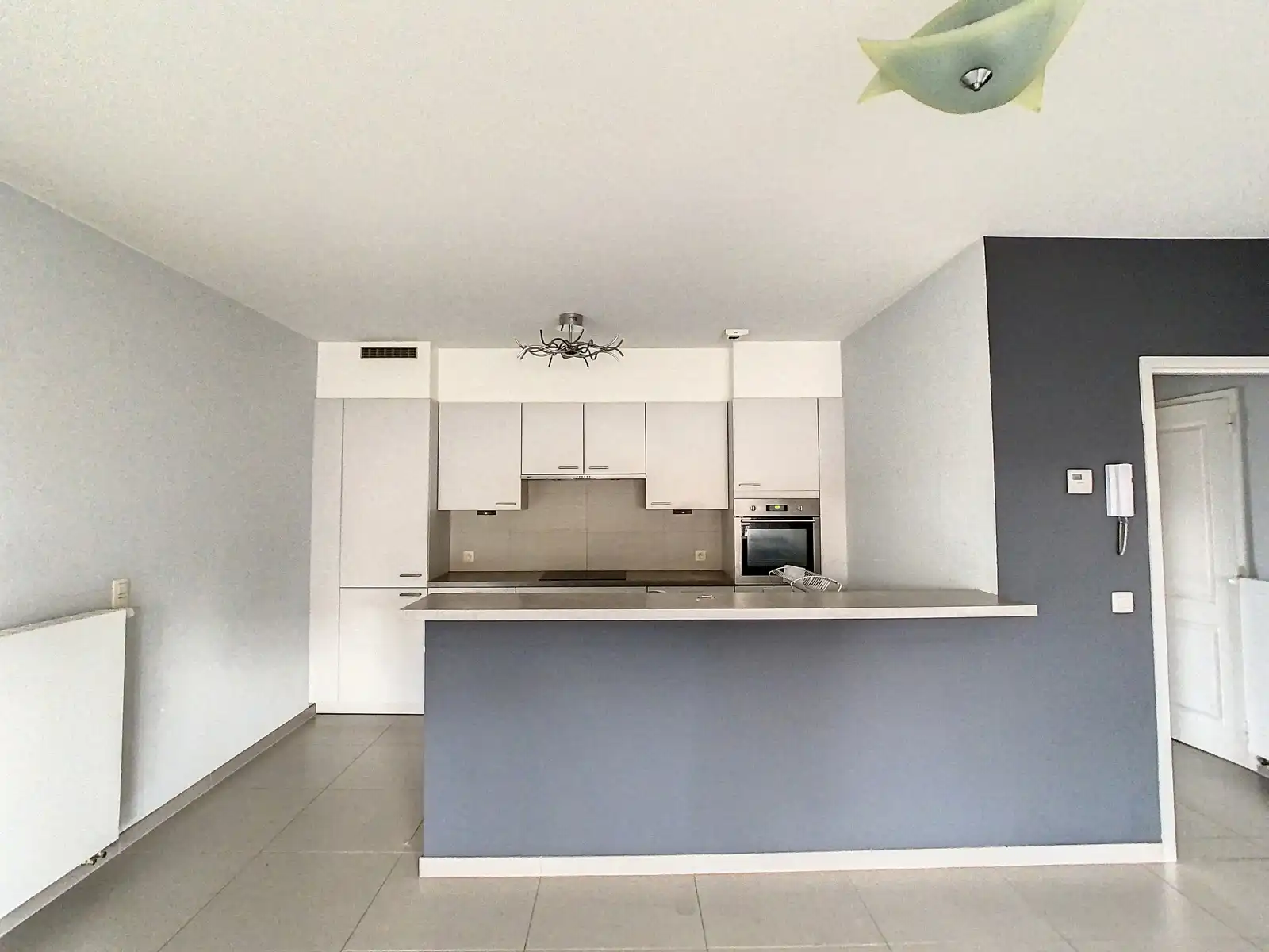 Modern appartement in rustige blok foto 12