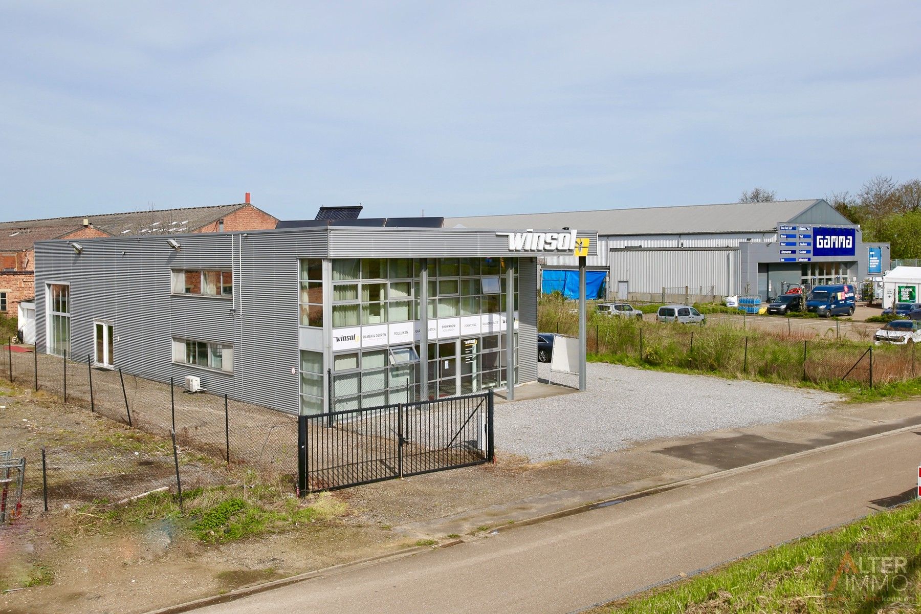 Buitenkans! Bedrijfspand (376m2) met een ruim, bovenliggend appartement (142m2) op toplocatie met uitzonderlijke visibiliteit te Hasselt. foto 18