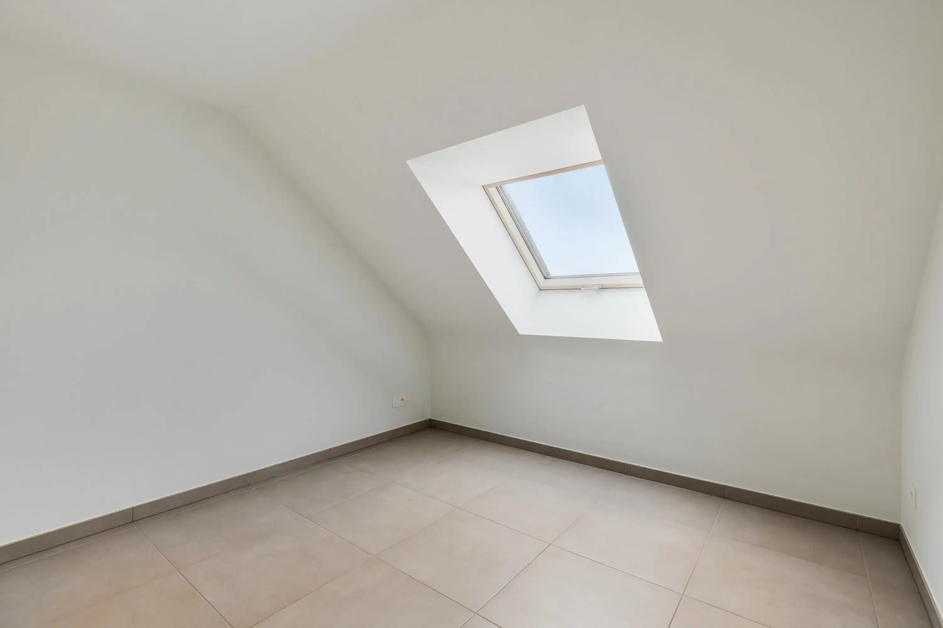 Instapklare en lichtrijke woning met tuin in Rumbeke te koop foto 14