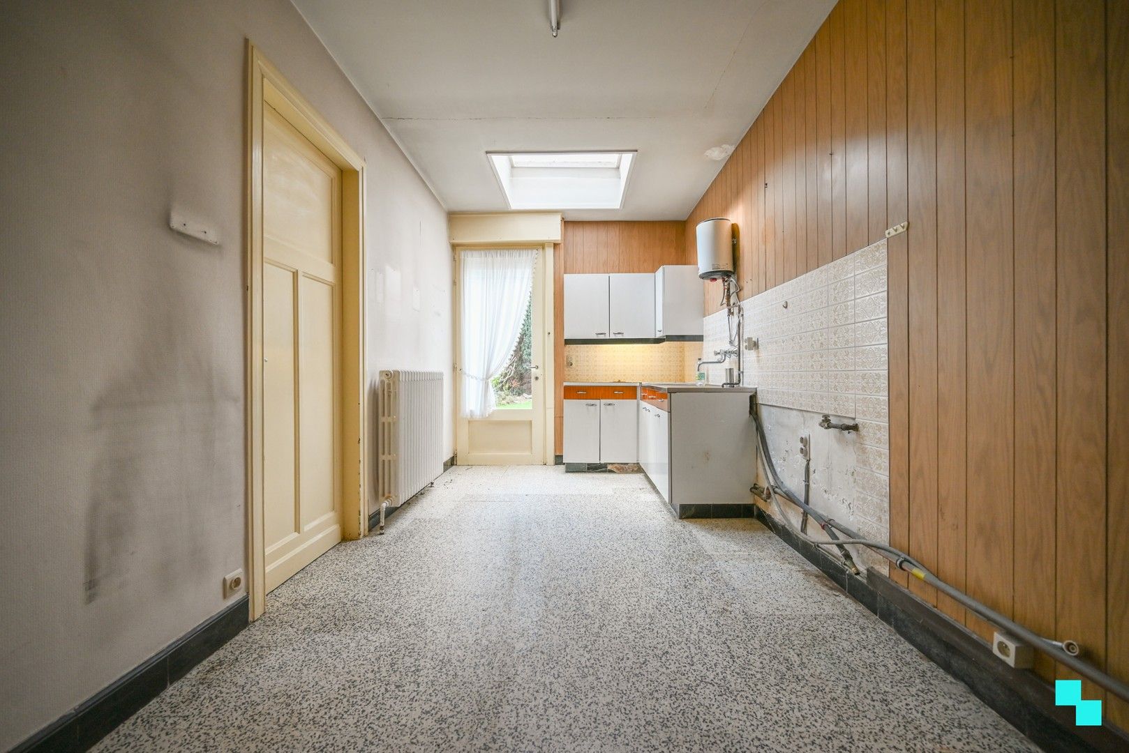 Te renoveren woning met drie slaapkamers nabij centrum Izegem foto 10
