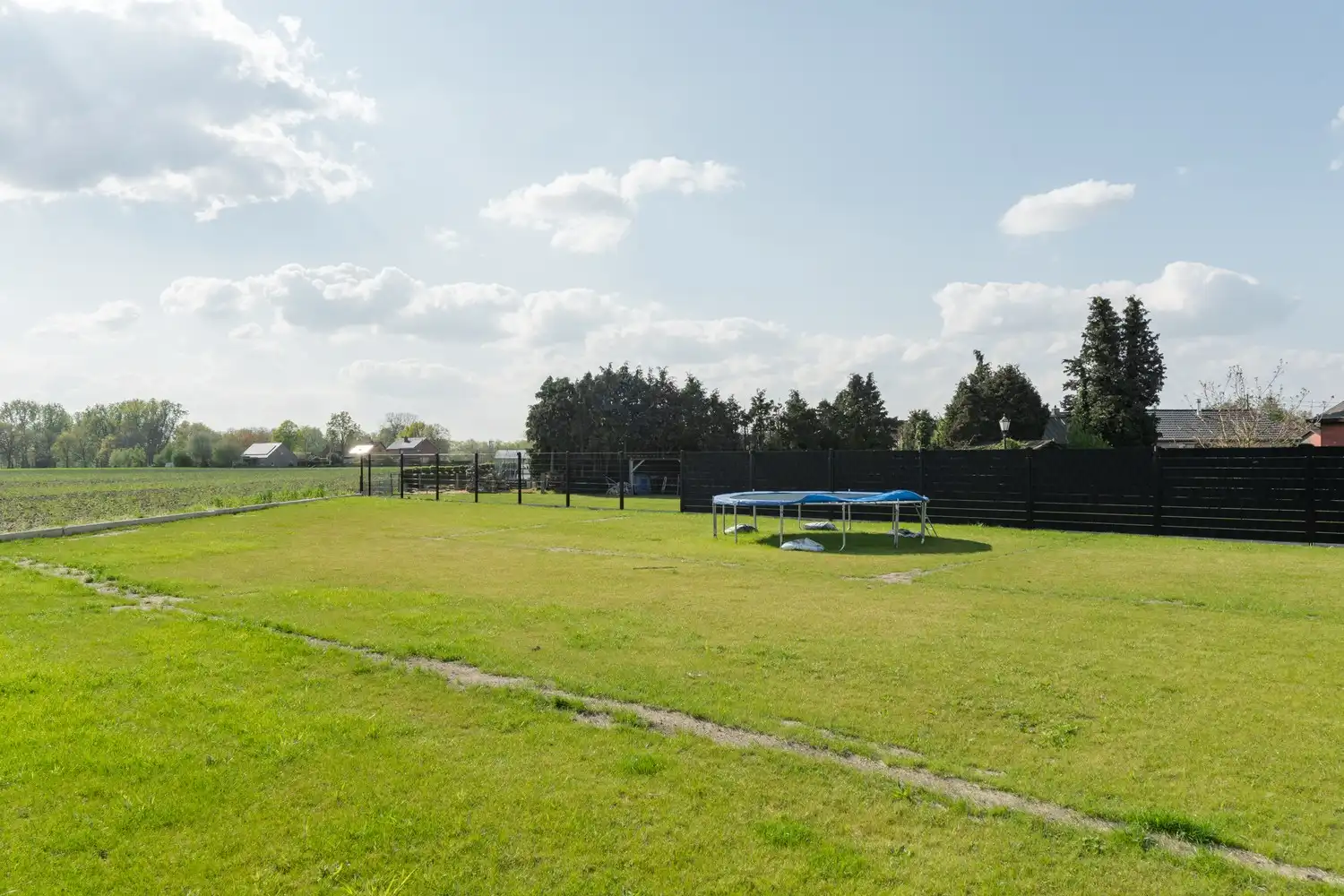 Moderne architecturale woning (2022) met 3 slaapkamers, bureau, kelder en ruime tuin te Pelt foto 34