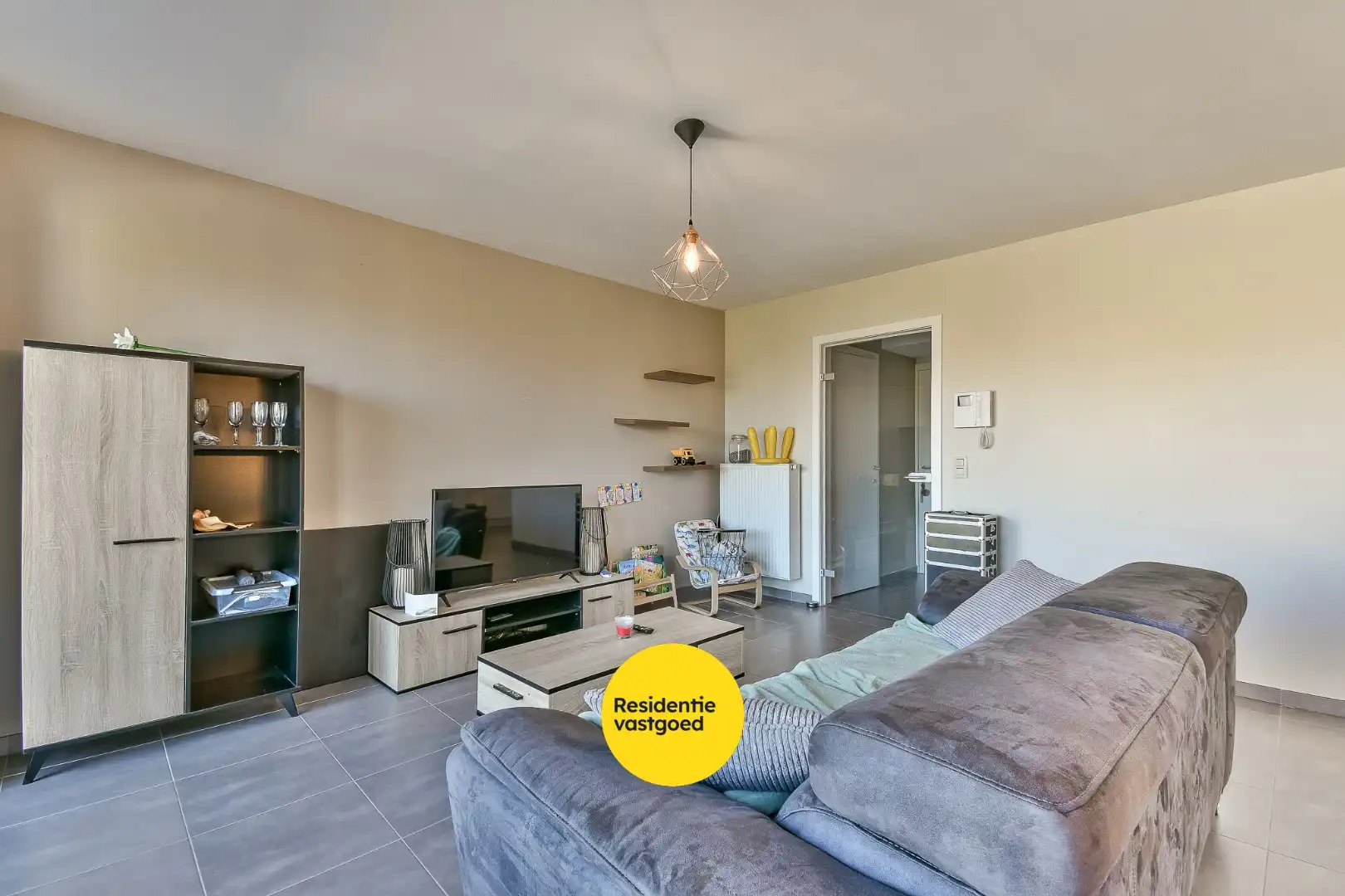 Instapklaar en lichtrijk 2-slaapkamerappartement in Bredene foto 3
