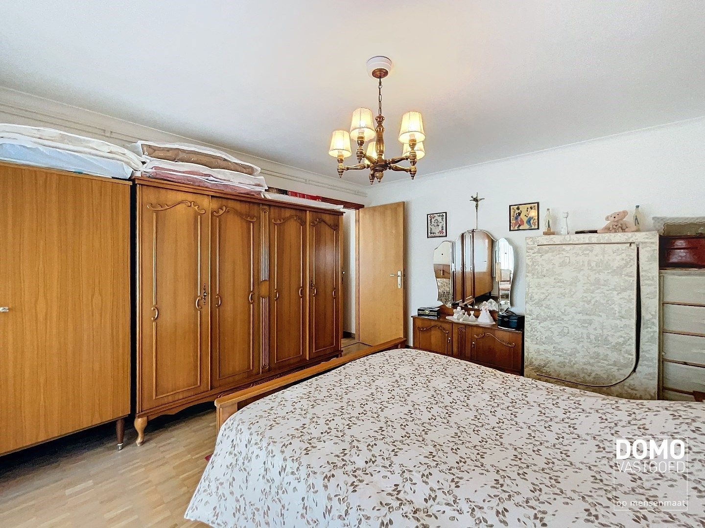 Commercieel gelegen handelspand met inclusief bovenliggend appartement te Kermt. foto 9