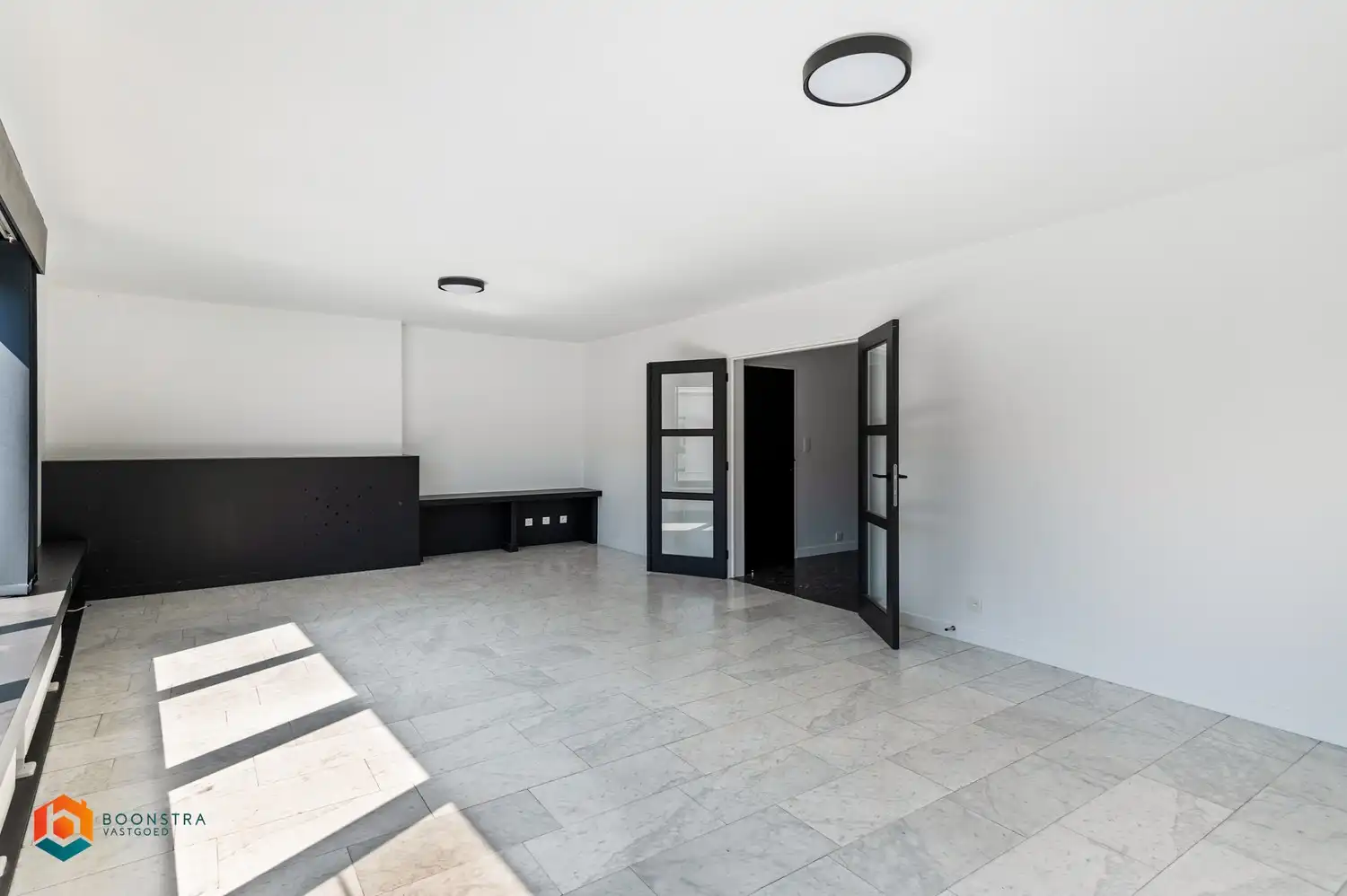 Gerenoveerd 2 slpkr appartement met uniek zicht op TOP locatie foto {{pictureIndex}}