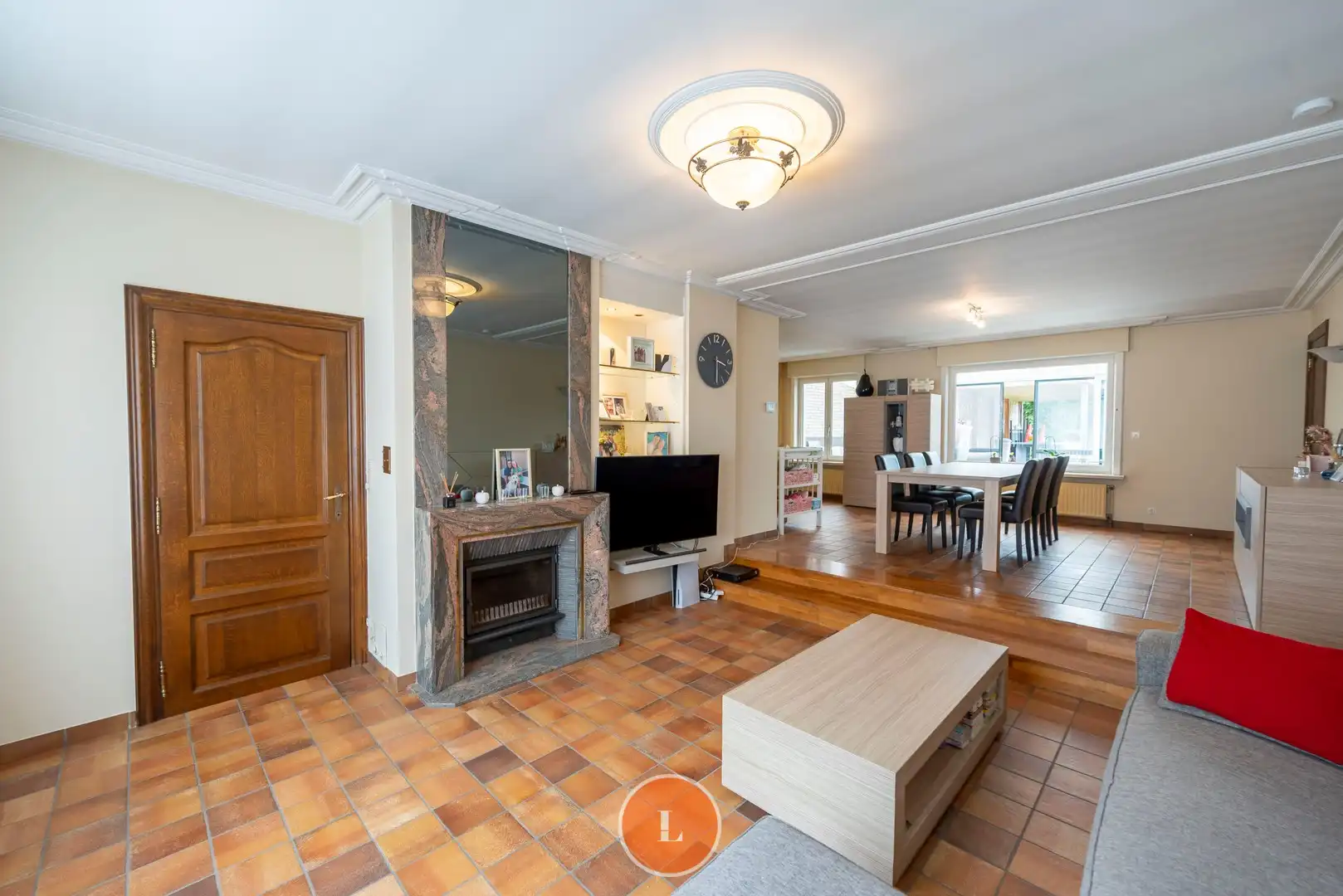 Ruime gezinswoning met grote tuin en uitweg te koop in Menen. foto 2