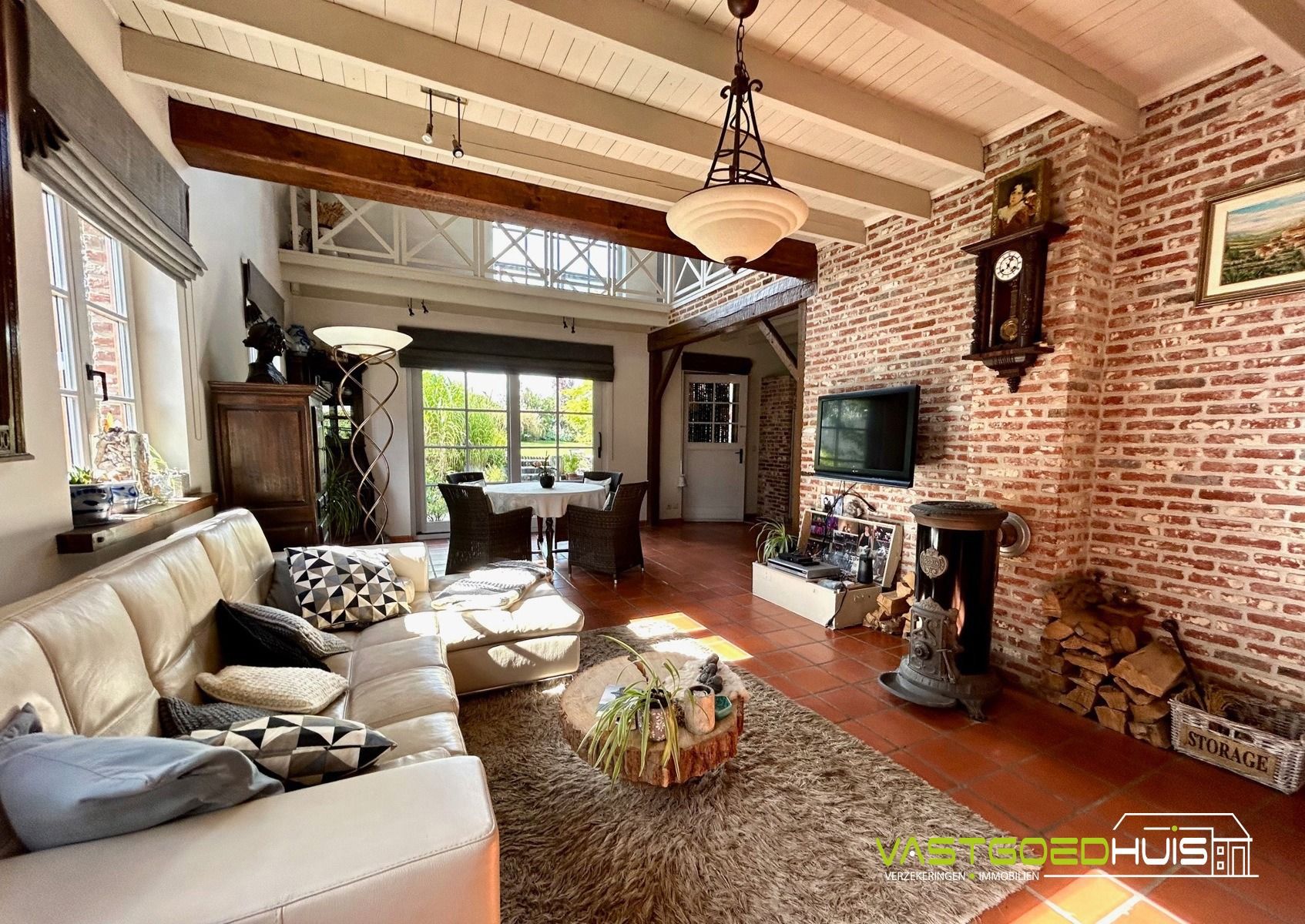 Prachtige villa in landelijke stijl foto 14
