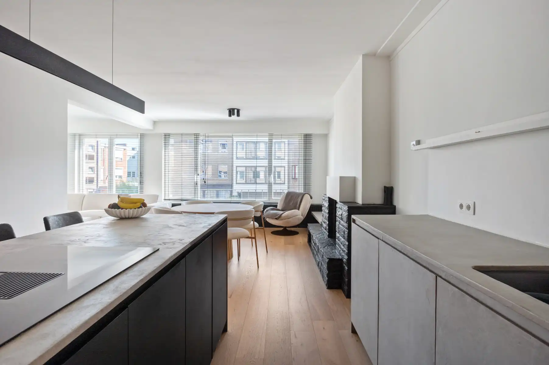Stijlvol gerenoveerd appartement met authentieke charme in Deurne foto 6