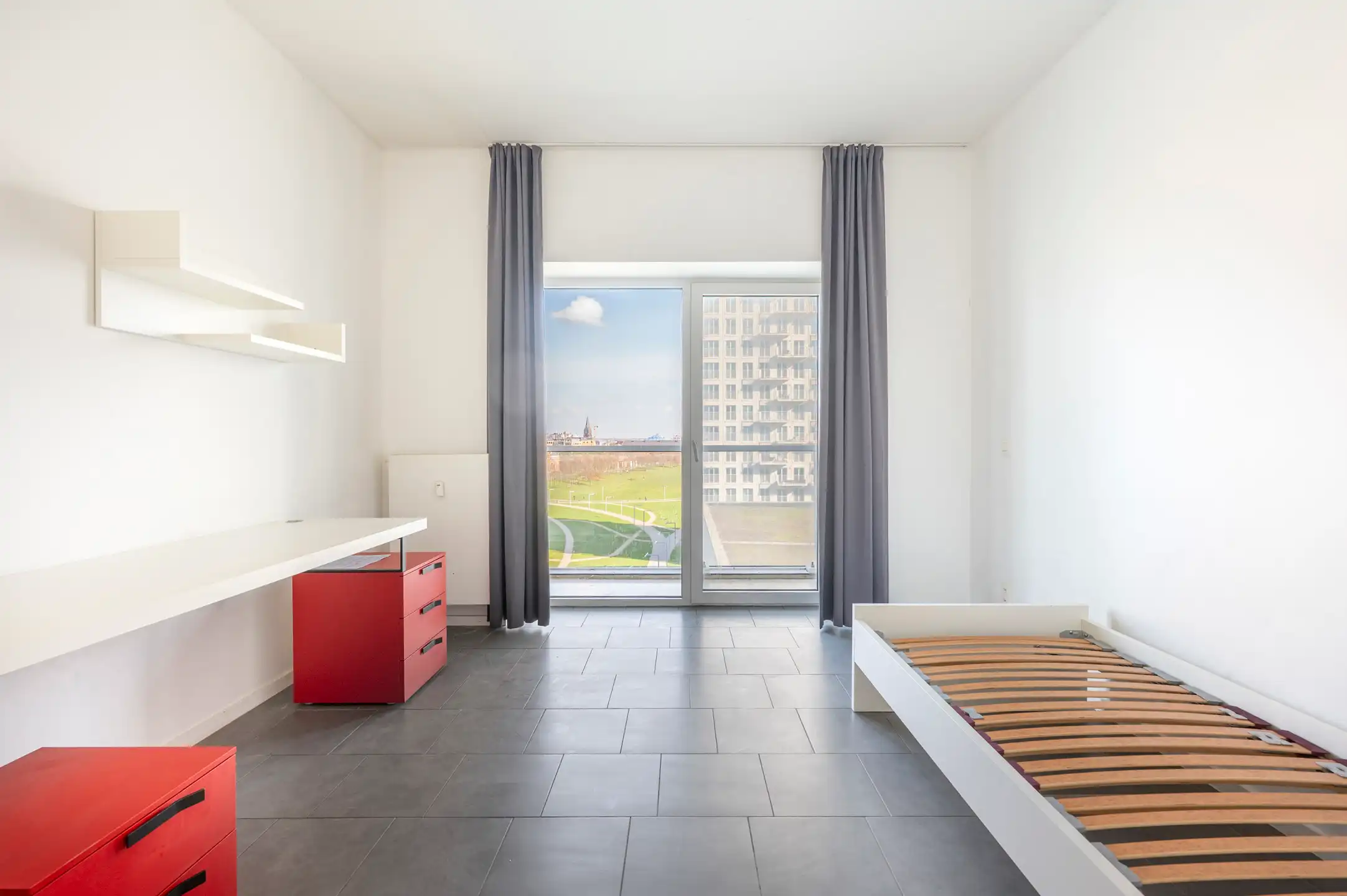 Lichtrijke studio met terras en topligging in Antwerpen foto {{pictureIndex}}