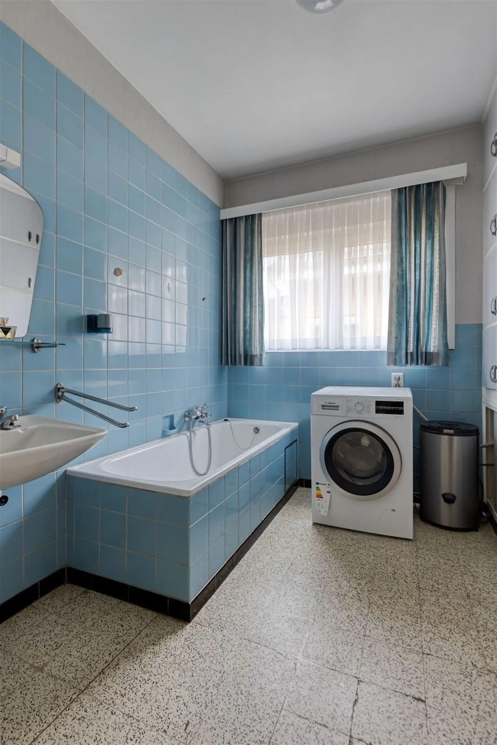 Charmante lichtrijke woning (251m²) met 4 slaapkamers + garage op een uitstekende locatie te Buizingen  foto 11