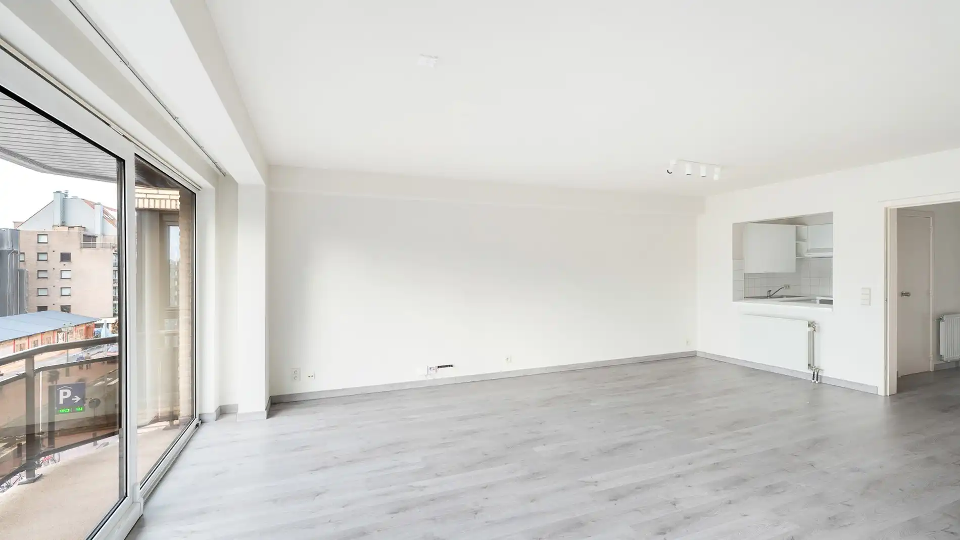 Appartement met 2 slaapkamers in de Lippenslaan te koop foto 9