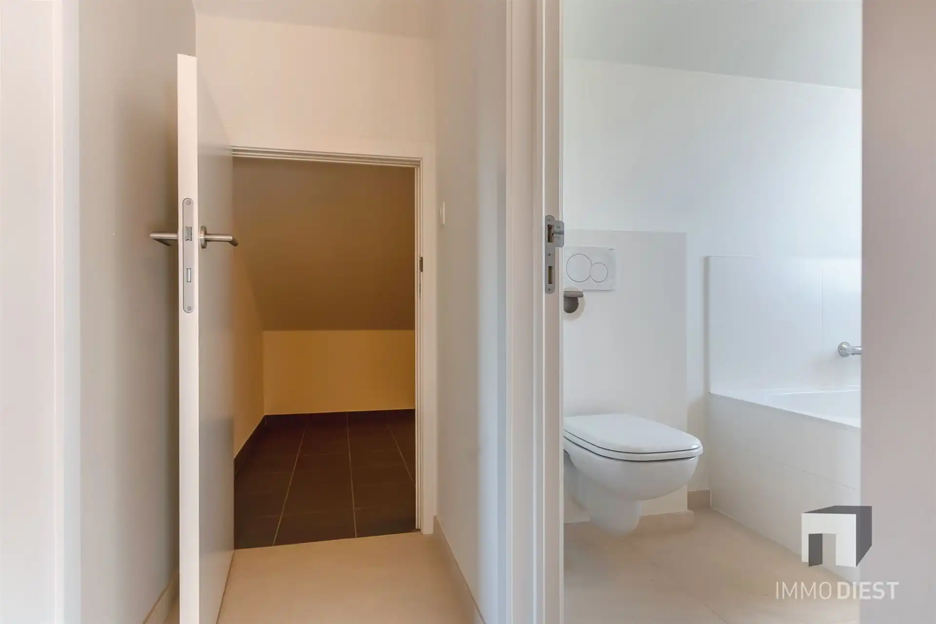 Luxe woning met 4 slaapkamers, 2 badkamers, garage en zonnige tuin foto 27