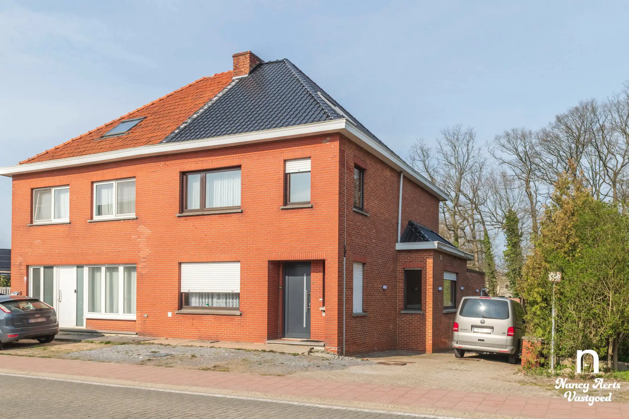 Hoofdfoto van de publicatie: Gerenoveerde gezinswoning met ruimte voor eigen invulling