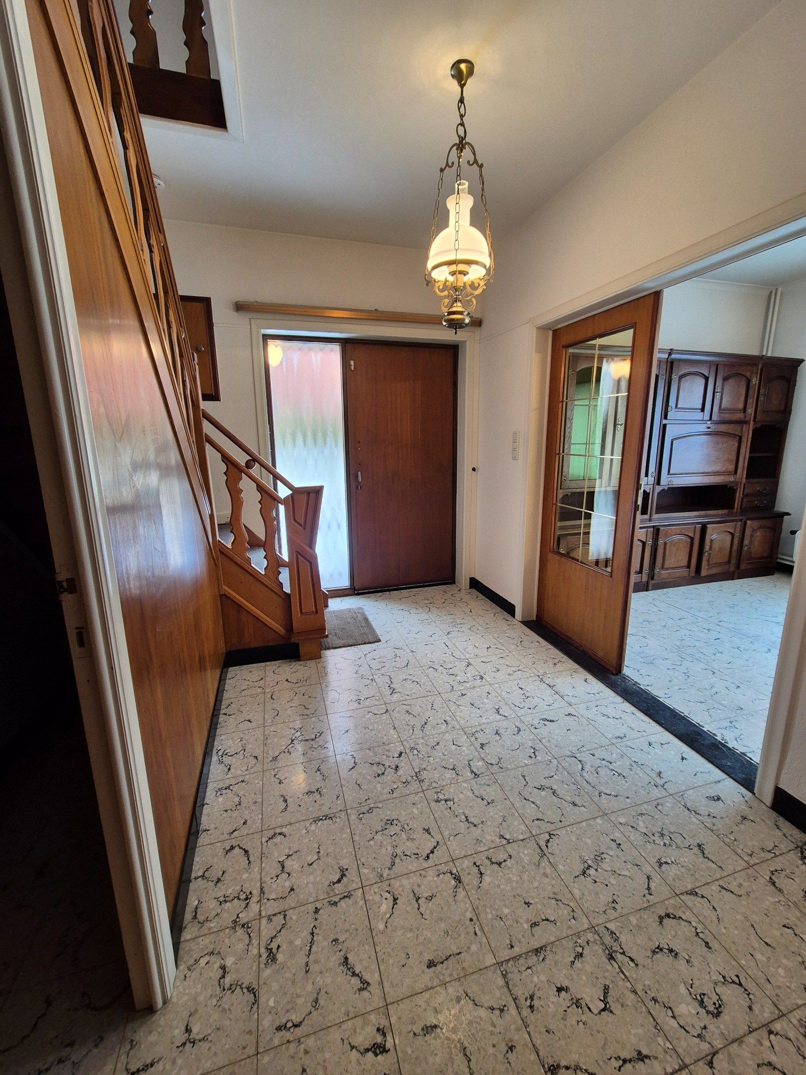 Halfopen gezinswoning met 4 slpkmrs op ruim perceel foto 12