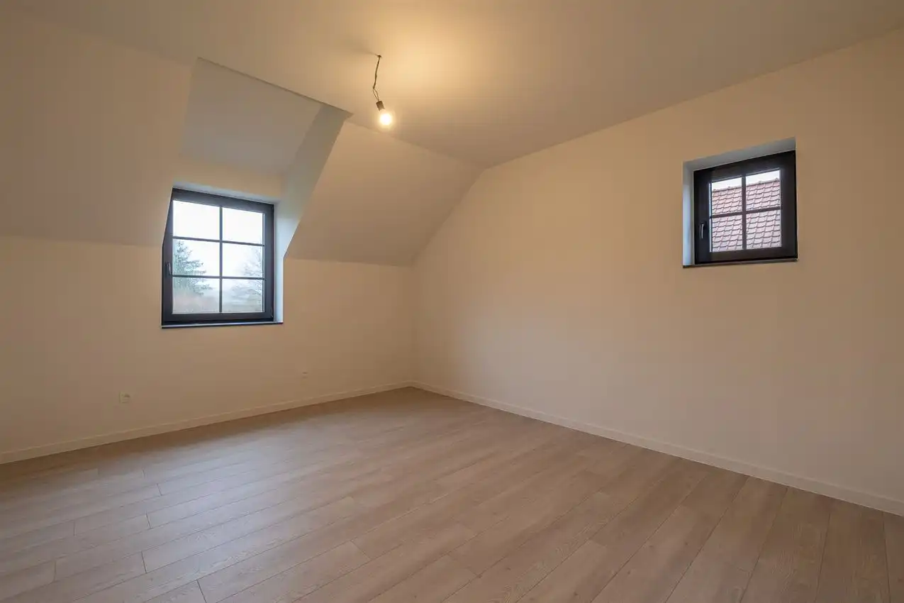 Instapklare nieuwbouwwoning op ruim perceel met 3 slk foto 16