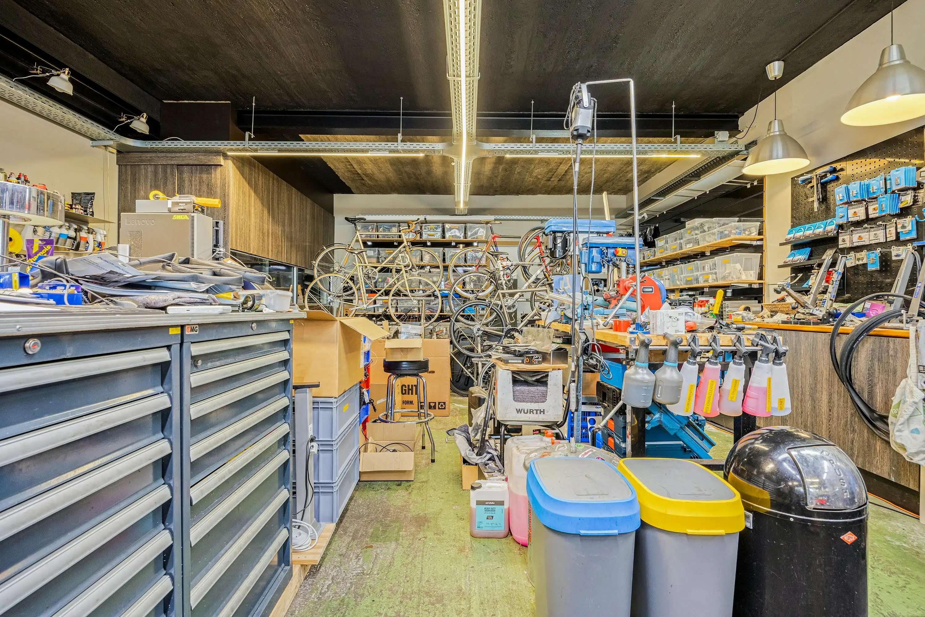 Veelzijdig eigendom met ruime woning, handelspand en magazijn foto 41