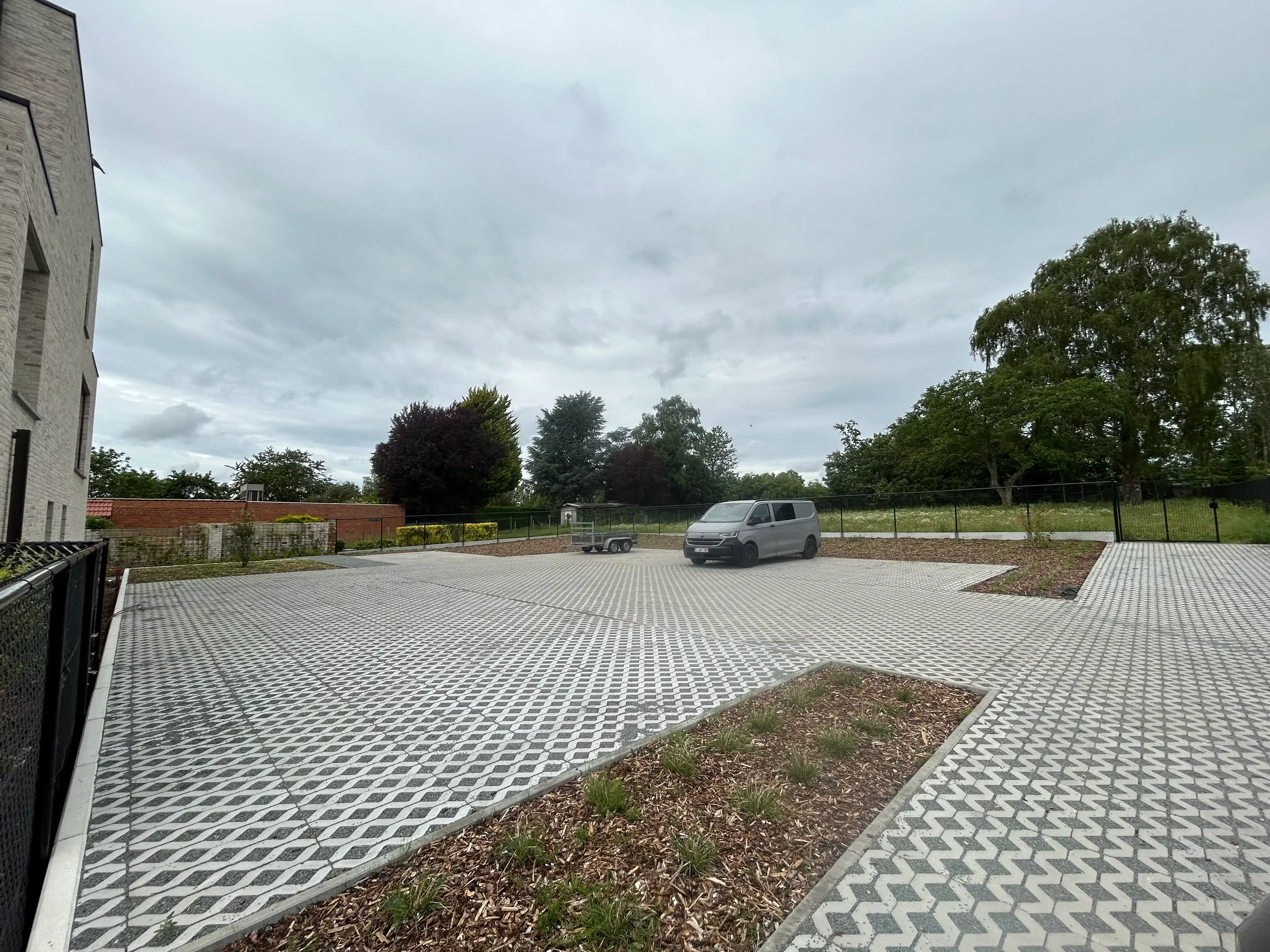 Buiten/binnen parkeerplaatsen te koop te centrum Liedekerke foto 2