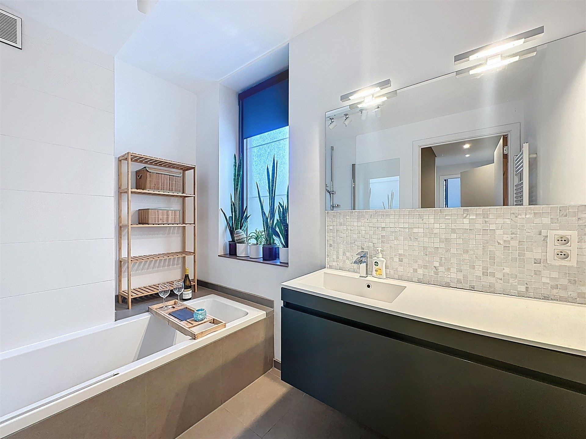 Recente woning met 4 slk en autostaanplaats op toplocatie foto 14