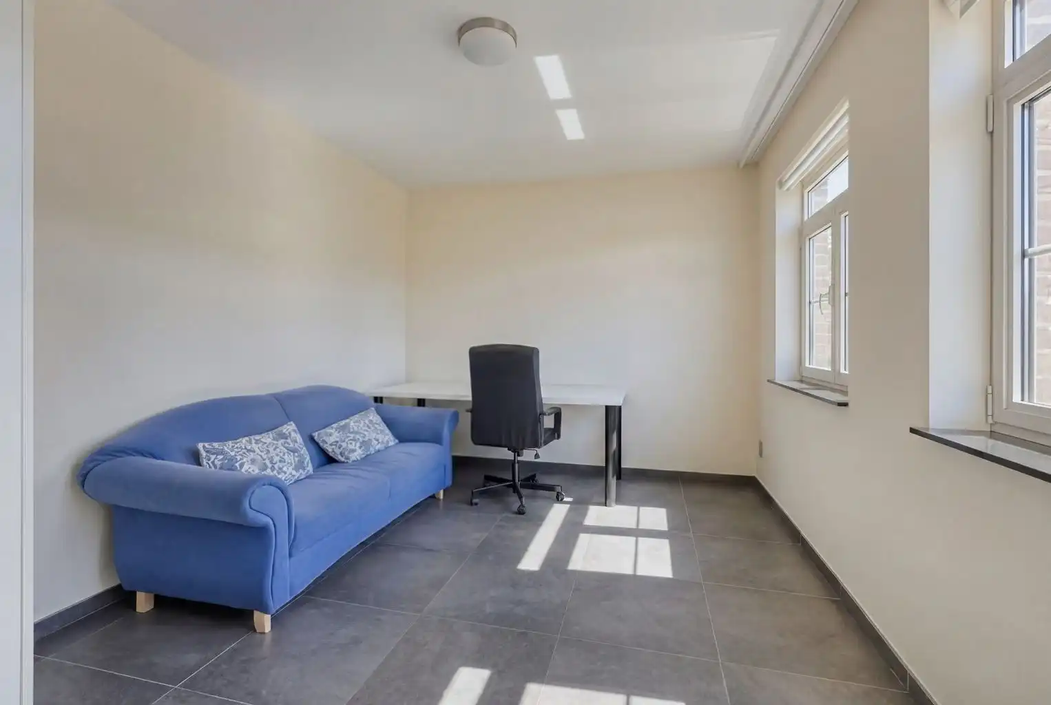 Prachtige vrijstaande villa met 5 (+3) slaapkamers, garage en omheinde tuin, ideaal gelegen op een boogscheut van het centrum van Maaseik.  foto 11