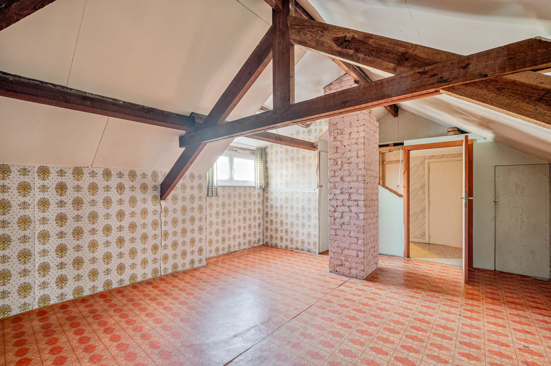 Ruime (handels) woning met groot werkhuis, tuin en garage foto 21
