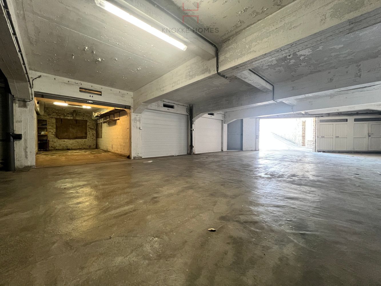 Ruime garagebox aan de zeilclub RBSC in Duinbergen foto 2