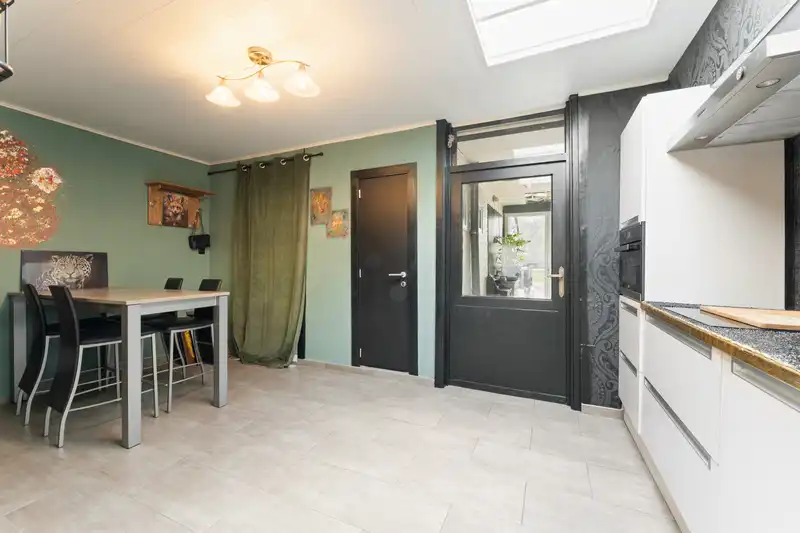 Beveren Roeselare : Nabij de kerk in Beveren ruime burgerwoning in lichte art-decostijl met 4 slaapkamers en zonnige tuin opp. 270 m² foto 7
