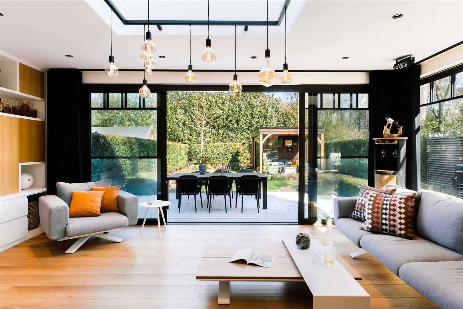 Eigentijdse luxe half open woning in een rustige setting foto 12