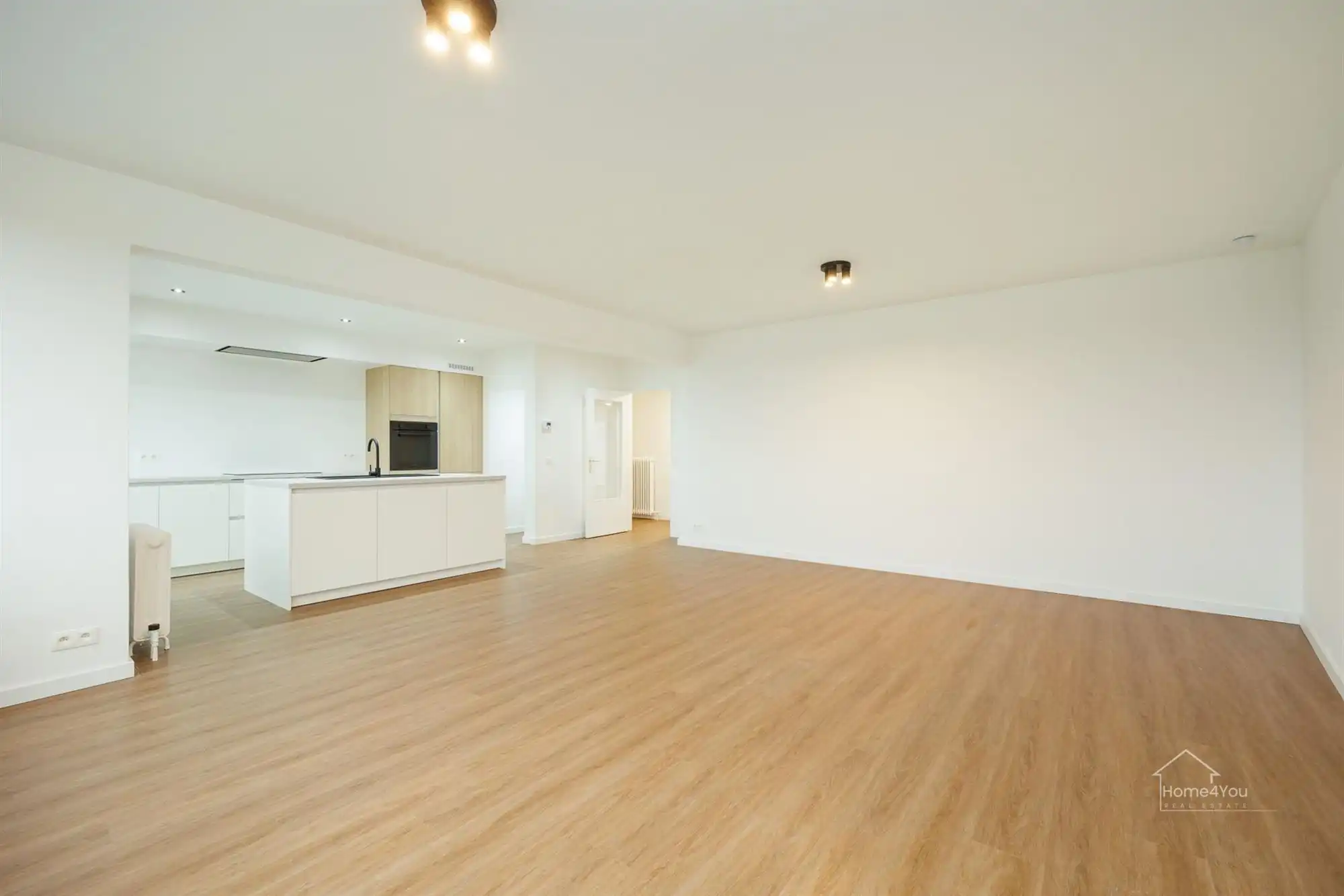 Ruim en gerenoveerd 3-slaapkamerappartement met 2 terrassen foto 4