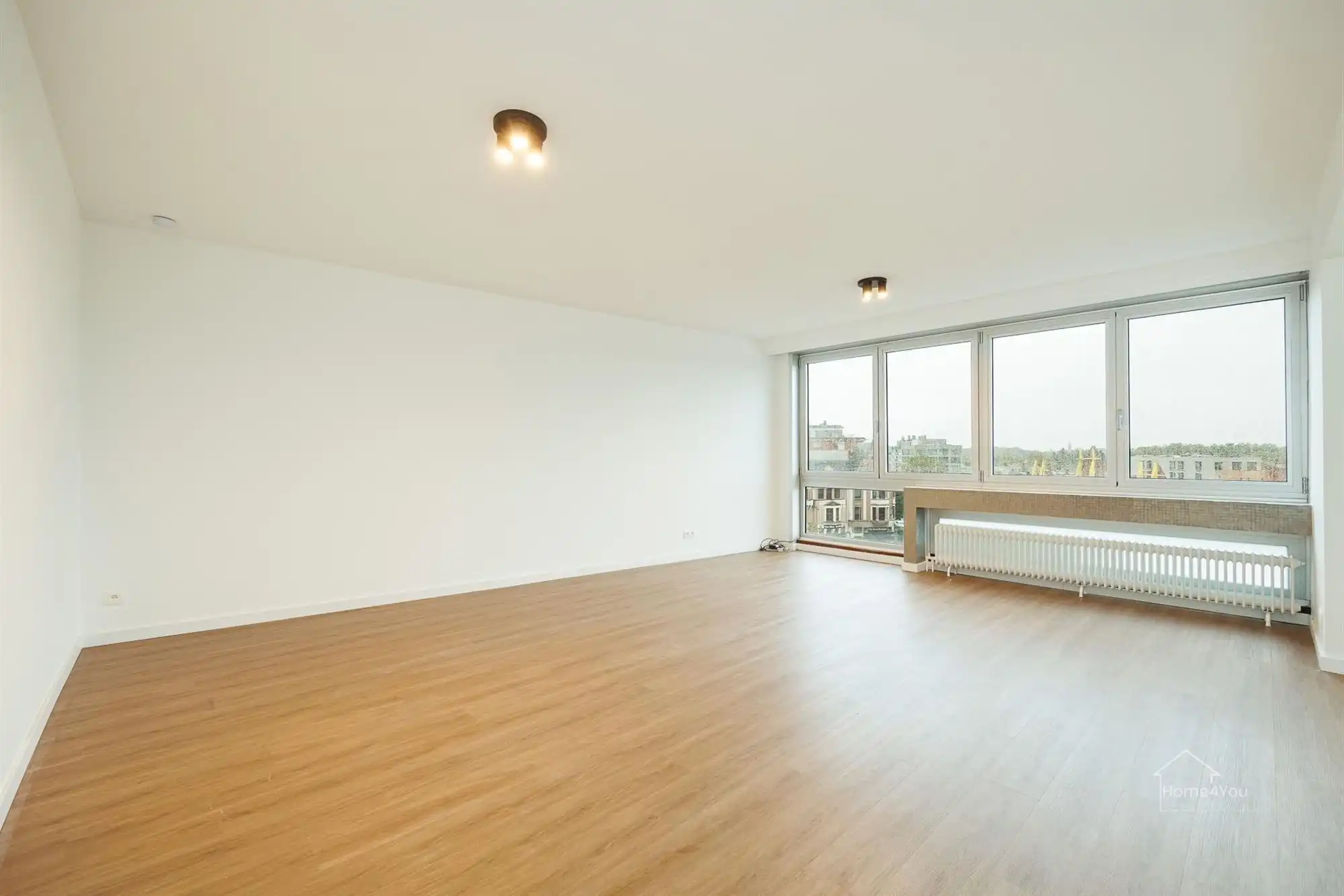 Ruim en gerenoveerd 3-slaapkamerappartement met 2 terrassen foto 4