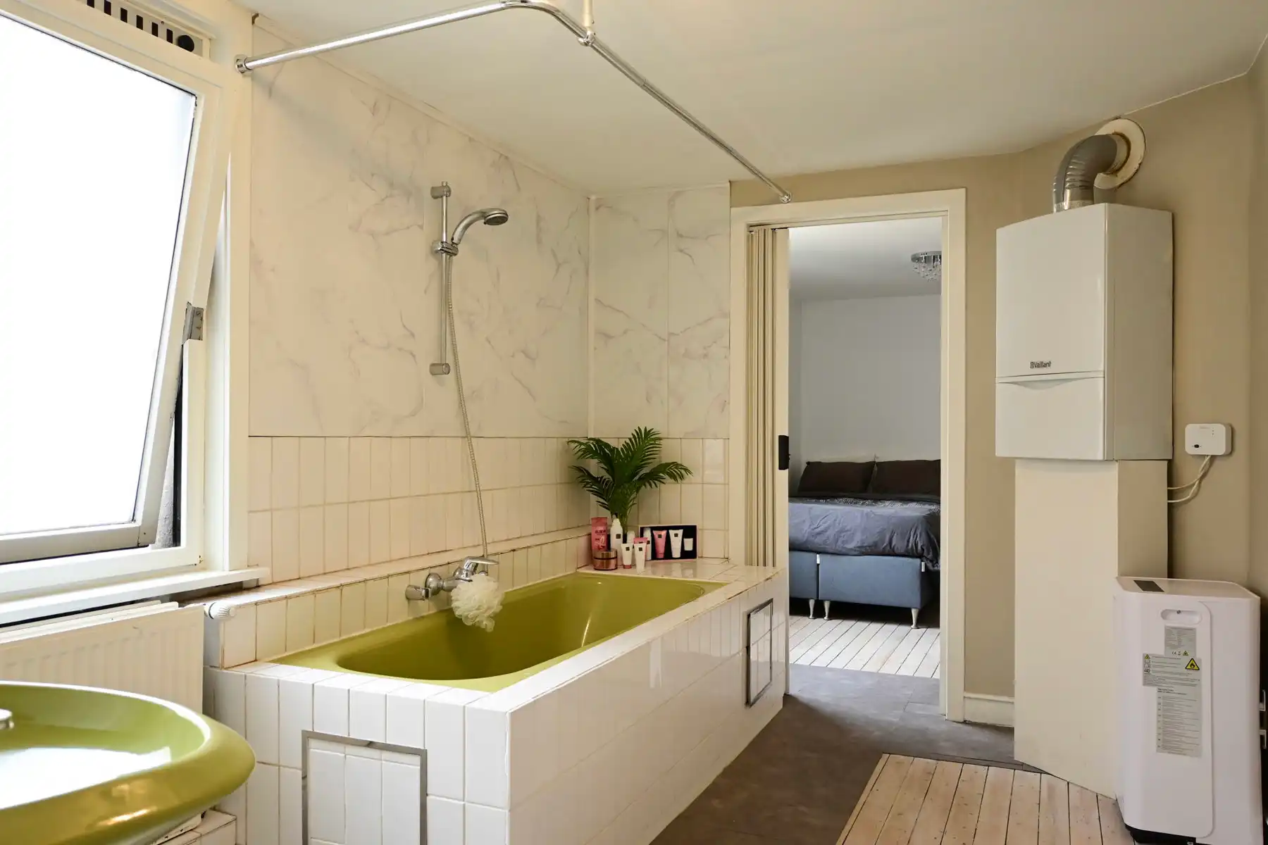 Ruim gerenoveerd herenhuis in Oostende. foto 10