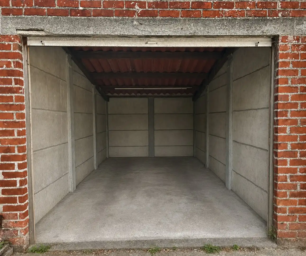 Garagebox te huur in het centrum van Ieper foto 2