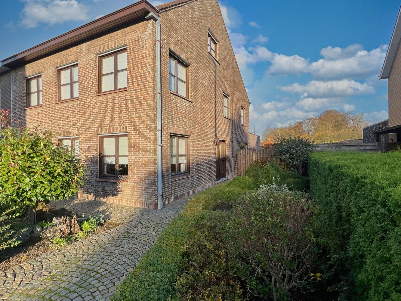 Topper! Stijlvolle woning met zonnige tuin + 2x garage foto 21