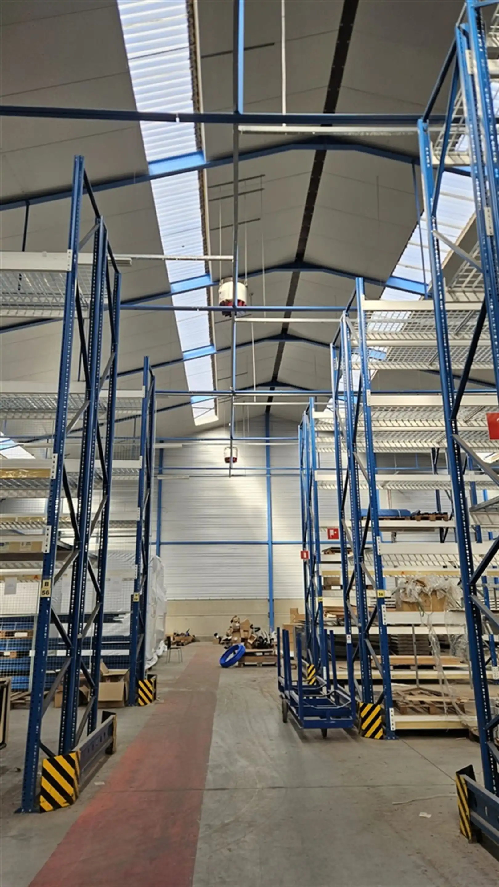 Magazijnen nabij E40, foto 7