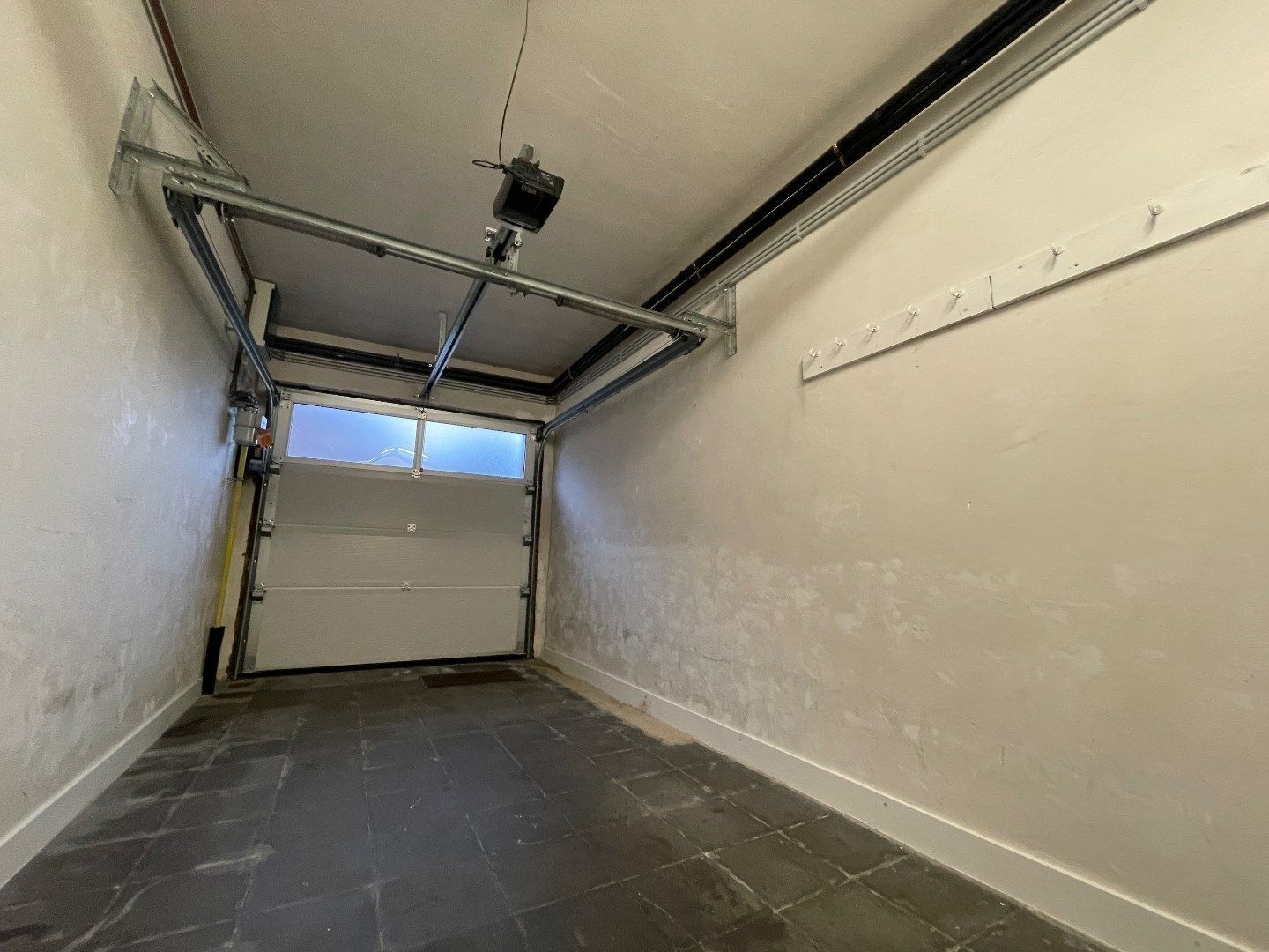 Grote woning met mogelijks vier kamers, garage en ruime tuin foto 12