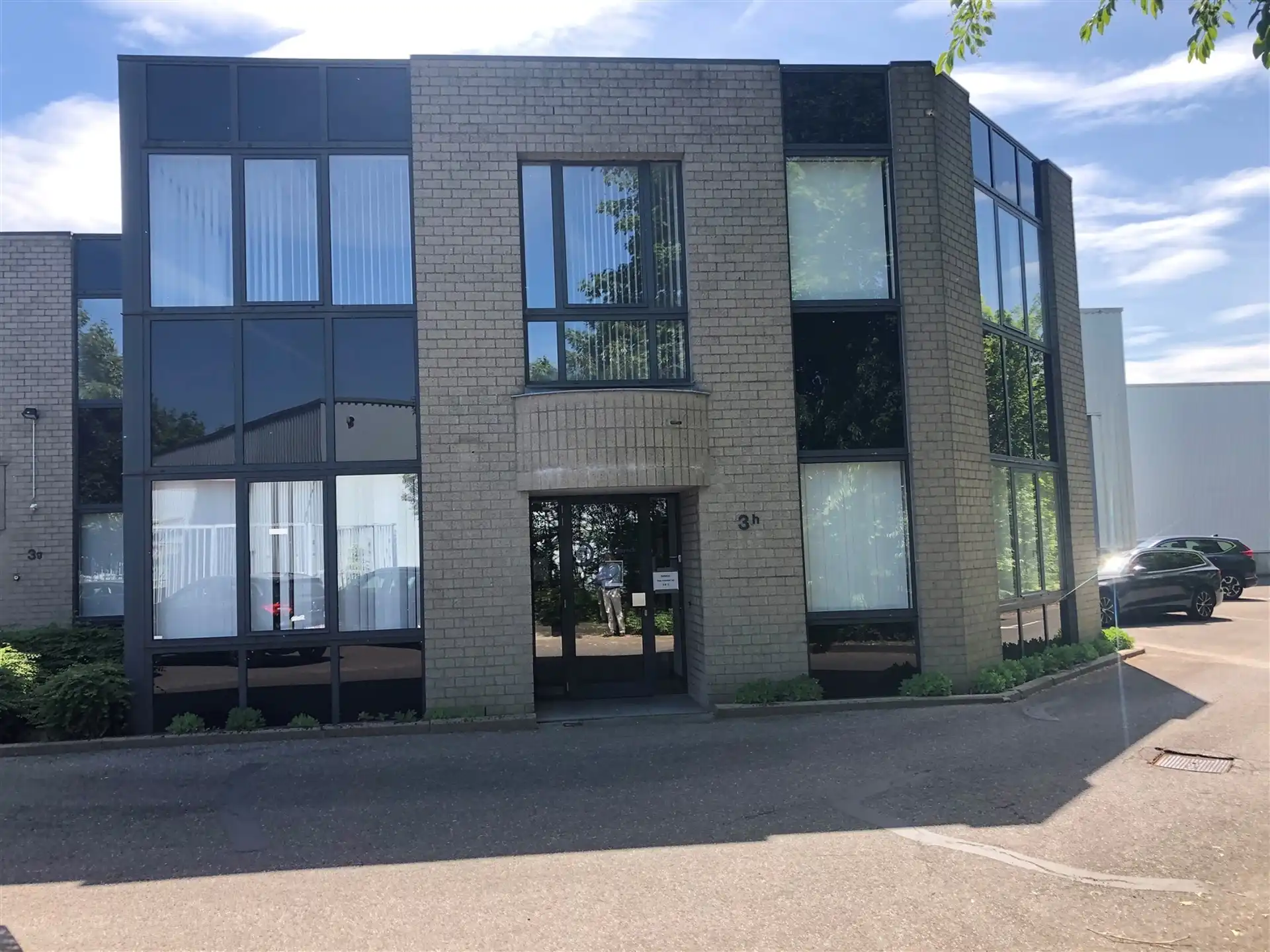 Aartselaar: Magazijn 547m² met gelijkvloers kantoor 144m² foto 12