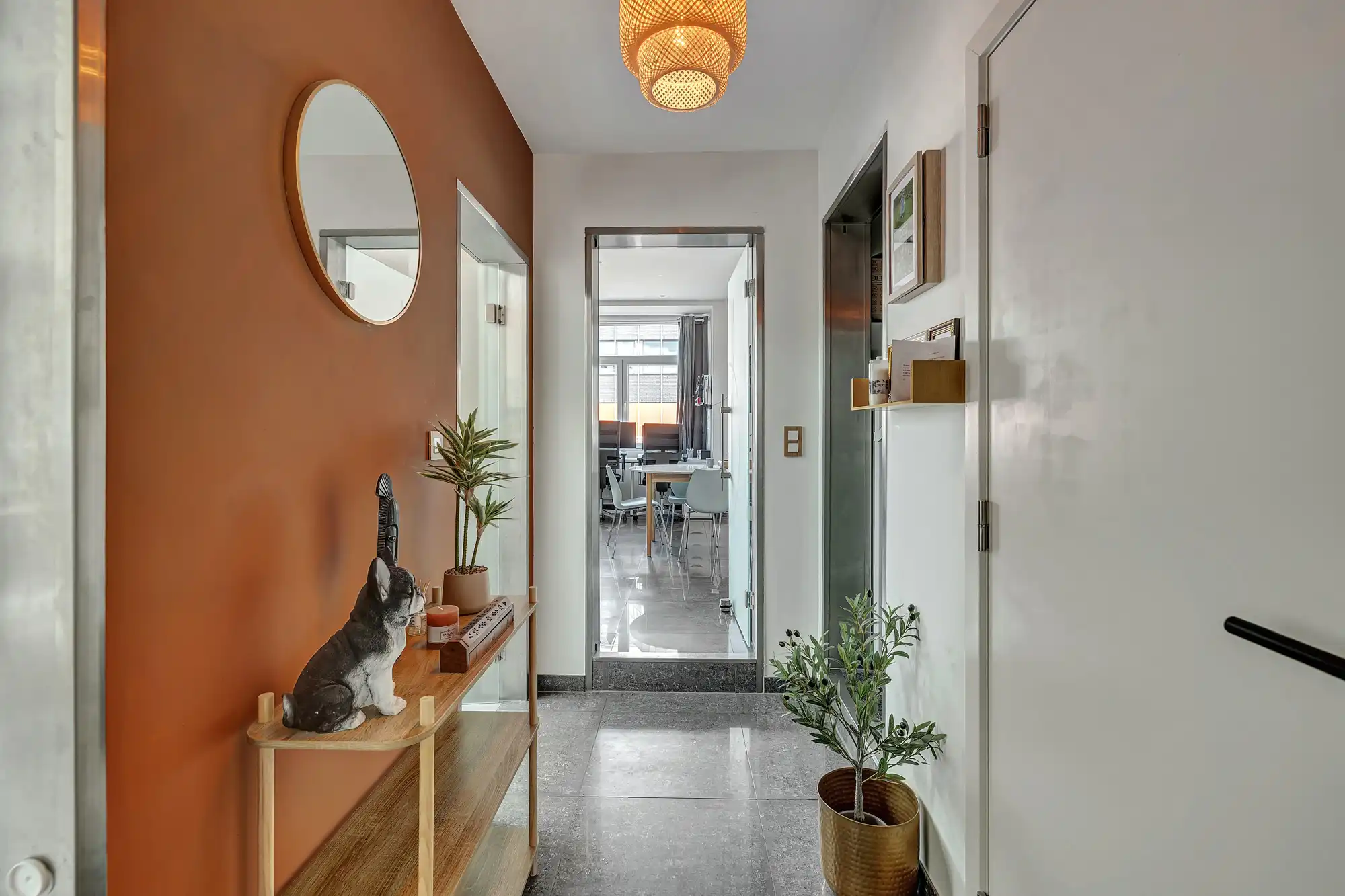 Instapklaar appartement met twee slaapkamers in Aalst foto 2