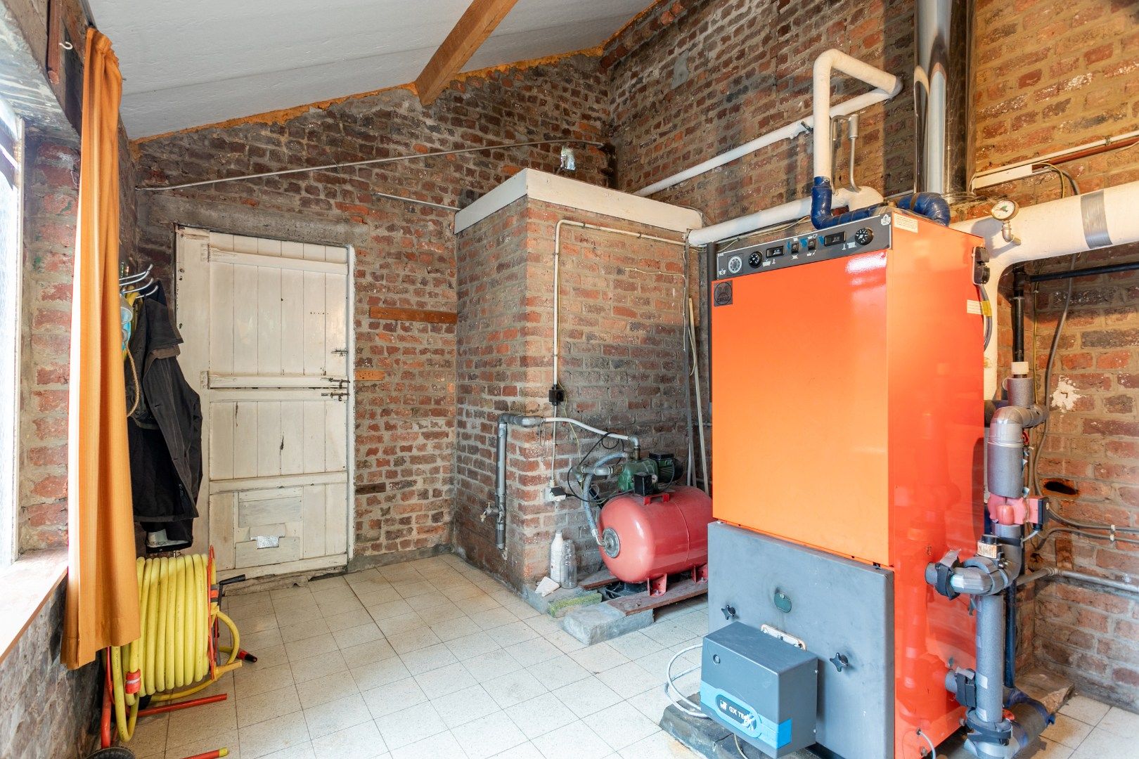 Karaktervolle woonst met 5 slaapkamers, ruim perceel en mogelijkheden voor vrij beroep foto 25