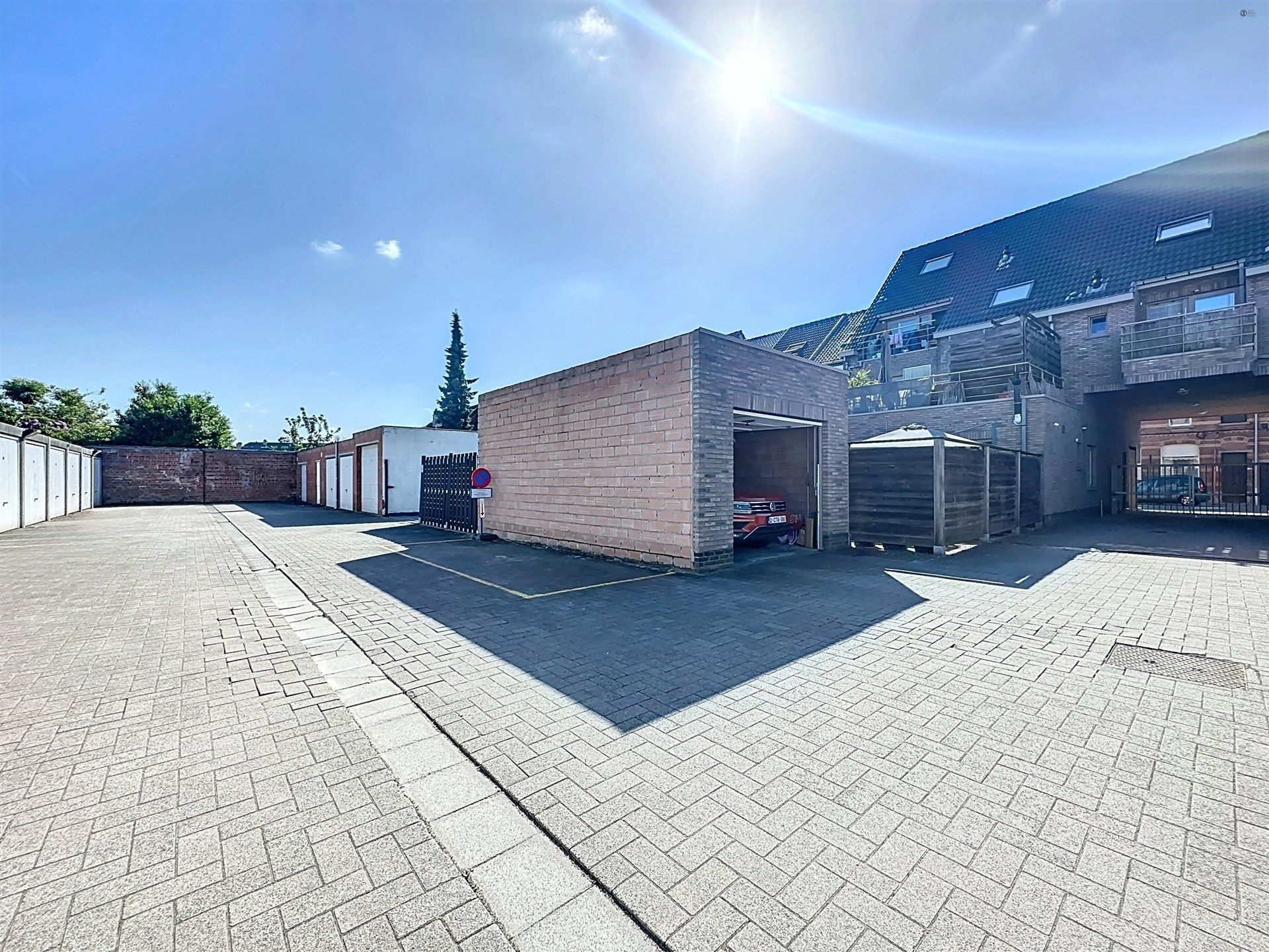 Instapklare gezinswoning met 4 slaapkamers en oprit in Sint-Niklaas! foto 16