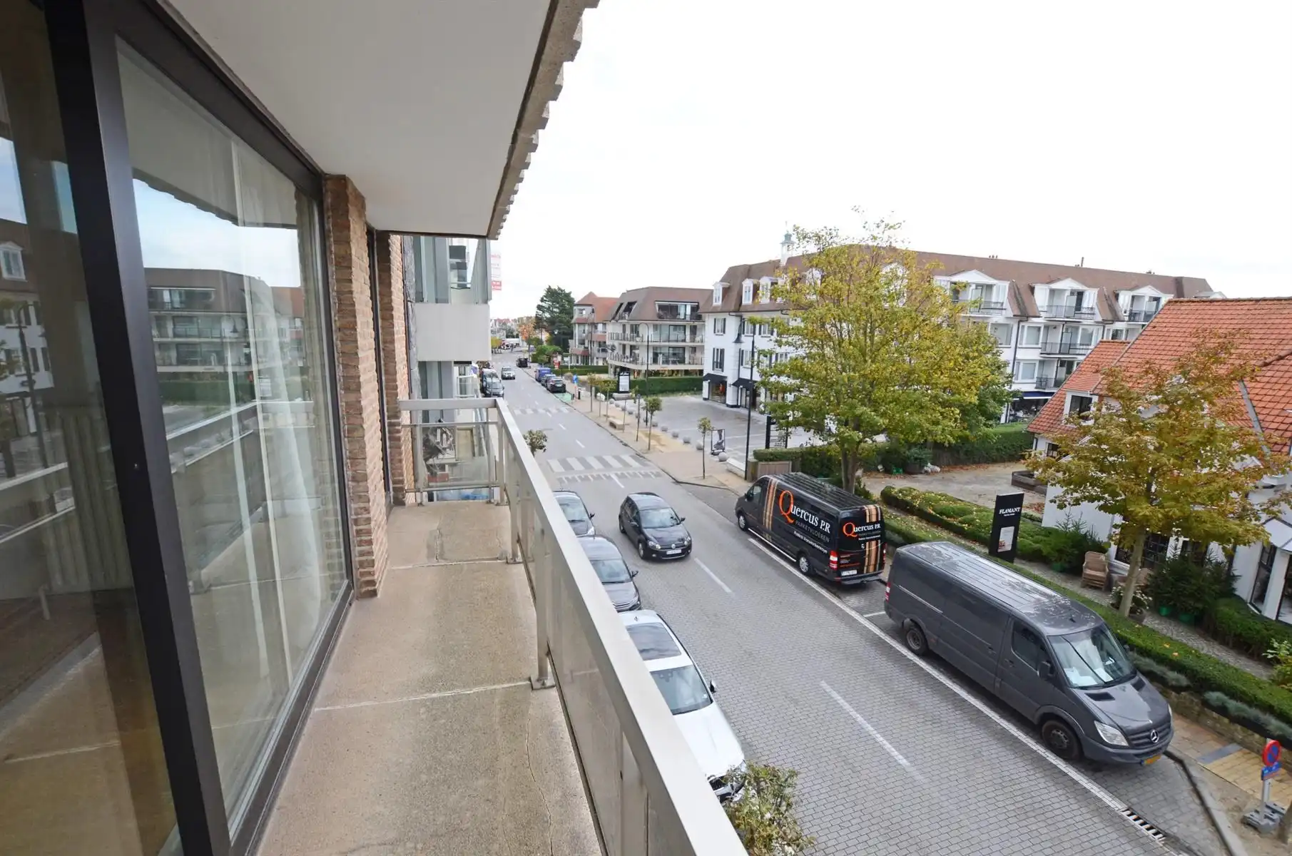 Interessant renovatie project : Drie-slaapkamer appartement op de Kustlaan nabij de minigolf foto 3