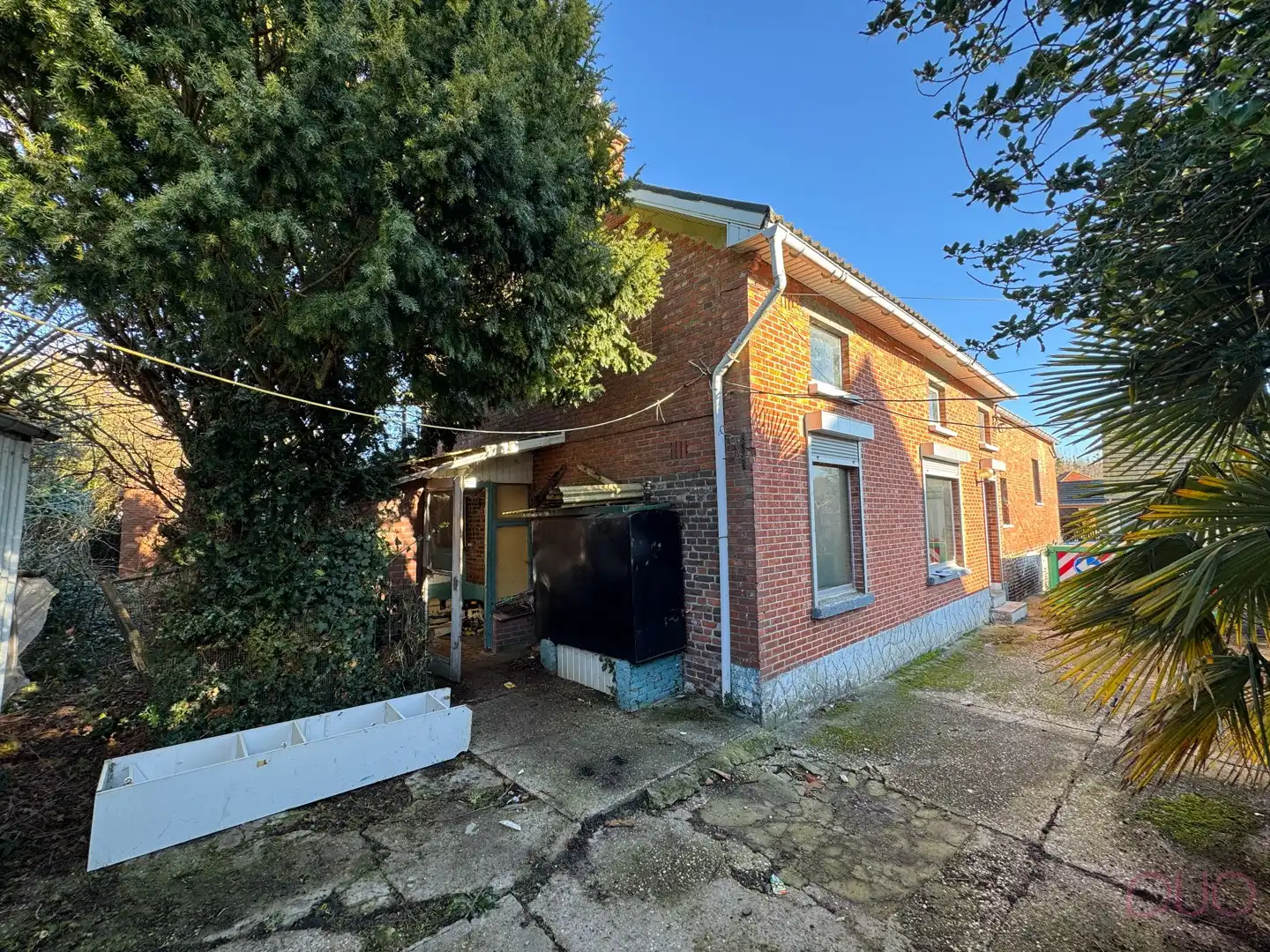 Totaal te renoveren woning op ruim perceel grond met mooi uitzicht foto 2