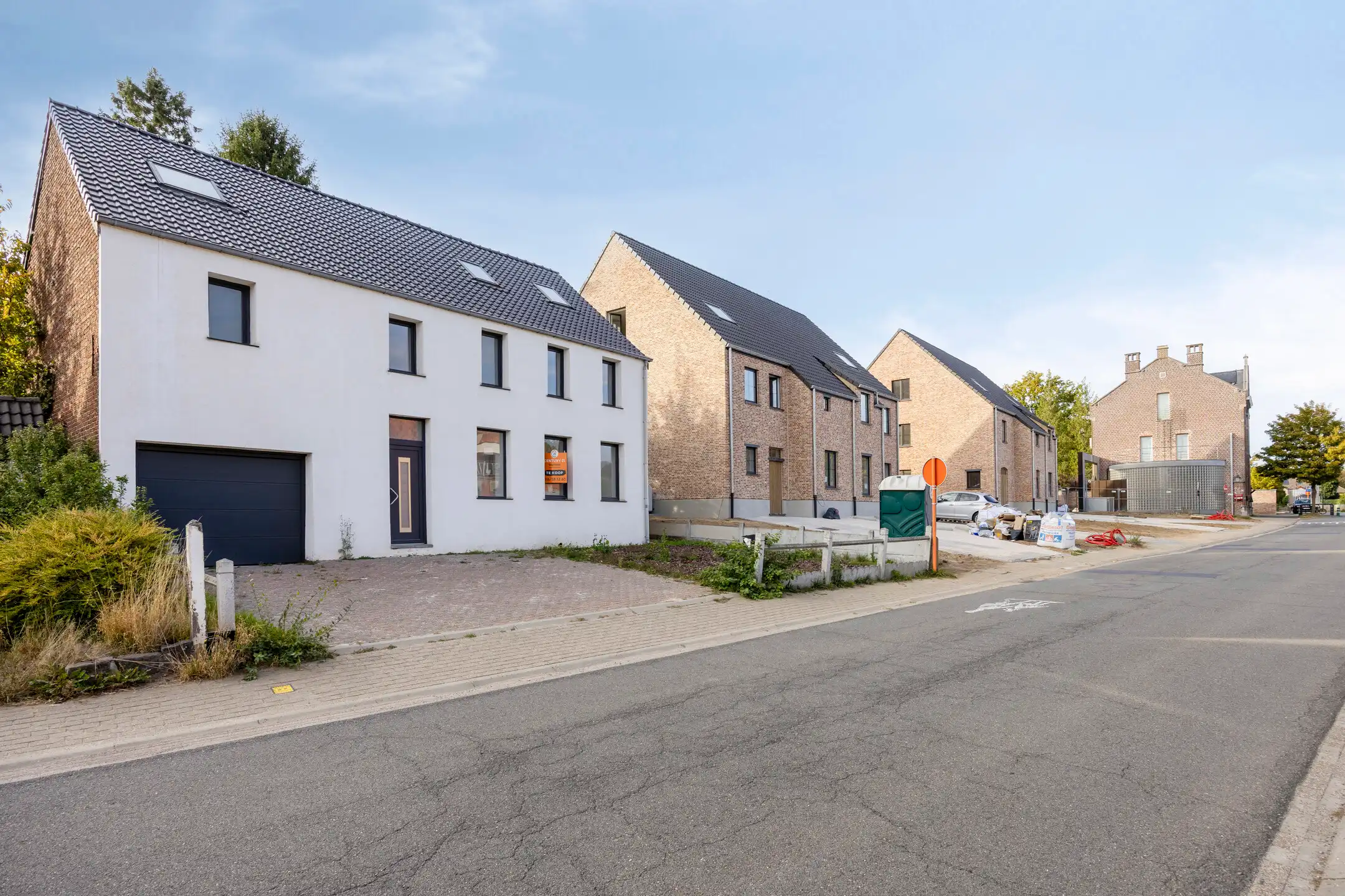 Ruime, energiezuinige woning op goede ligging te Huldenberg foto {{pictureIndex}}