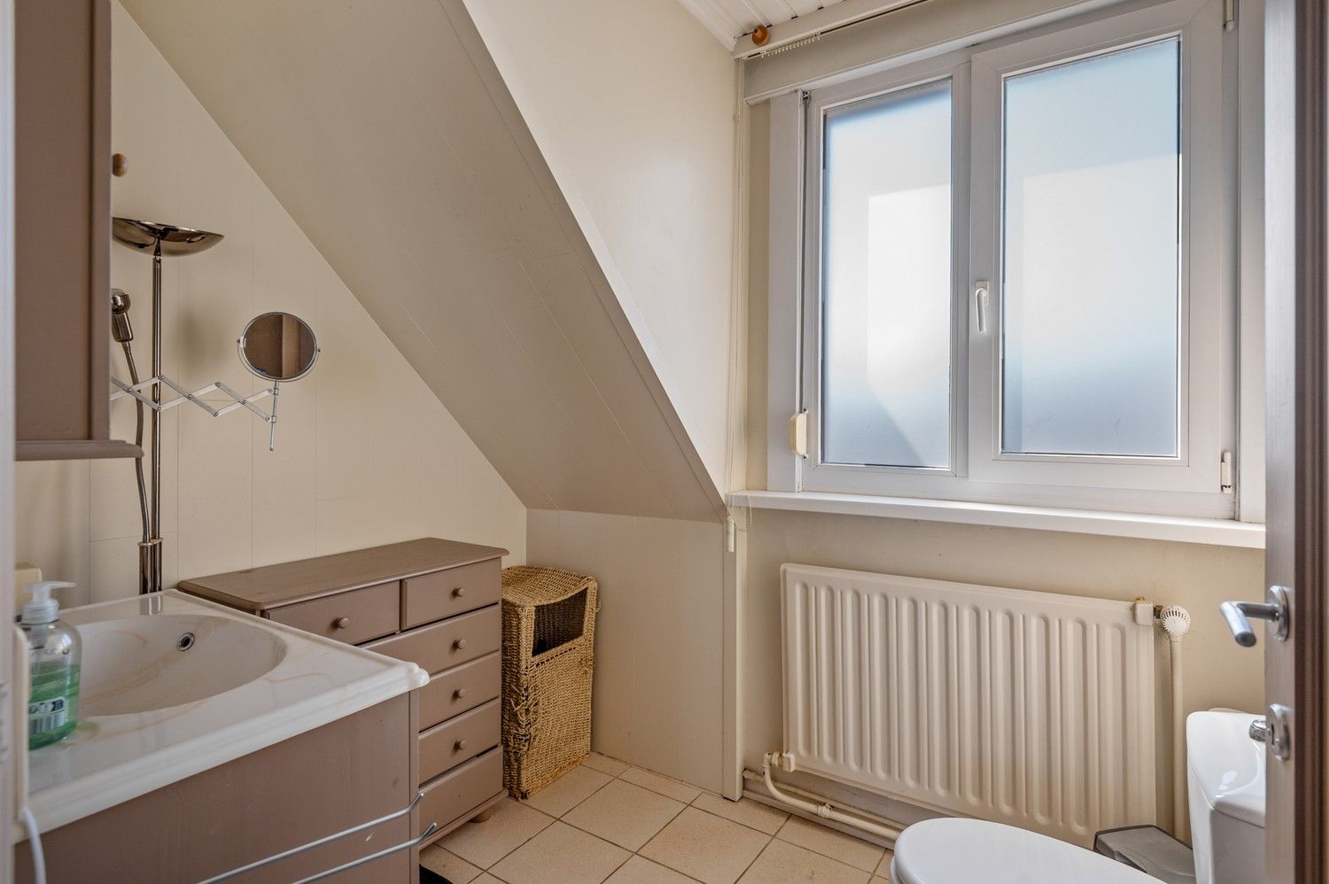 Instapklare woning met 3 slaapkamers en tuin te koop te Boechout foto 11