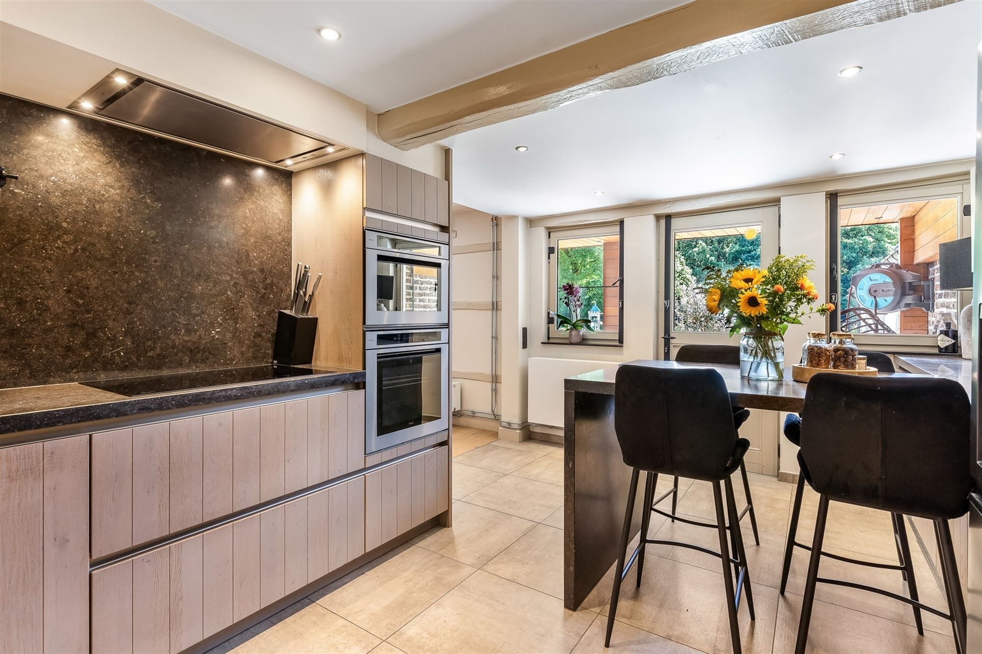 CHARMANTE WONING MET 5 SLAAPKAMERS OP UNIEK GELEGEN PERCEEL VAN 6600M² foto 11