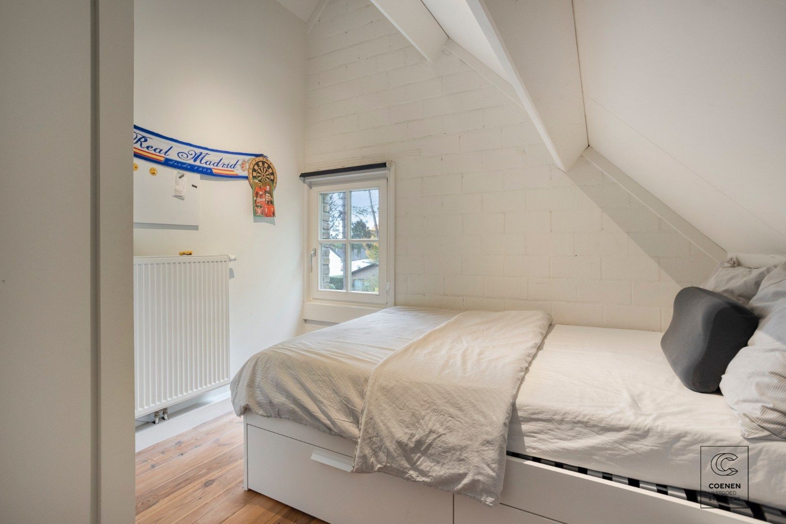 Prachtige woning met een bew. opp. van 302 m², 6 slpk, 3 bk en prachtige tuin met zwembad  foto 29