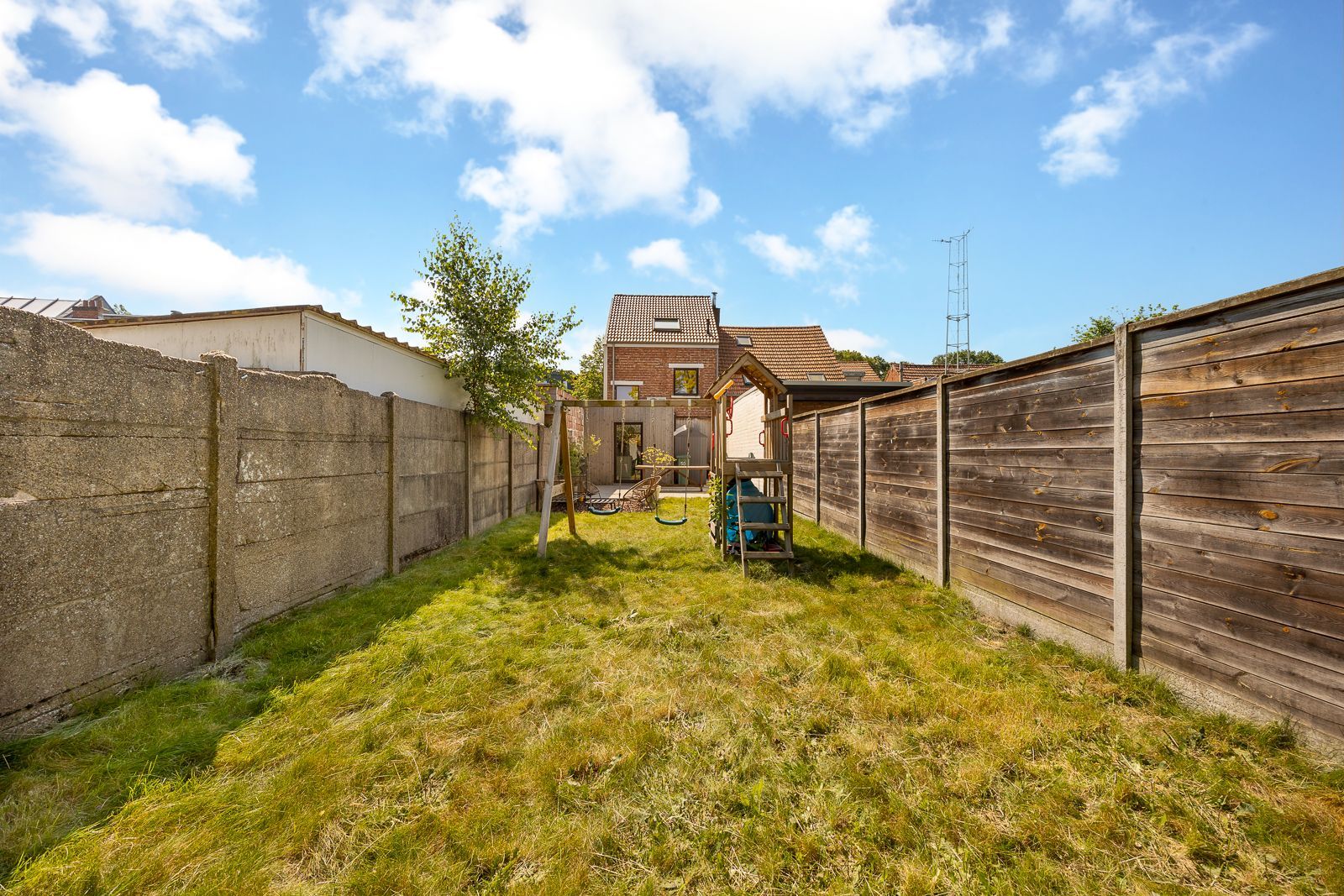 Instapklare en goedgelegen woning te Ekeren-Donk. foto 26