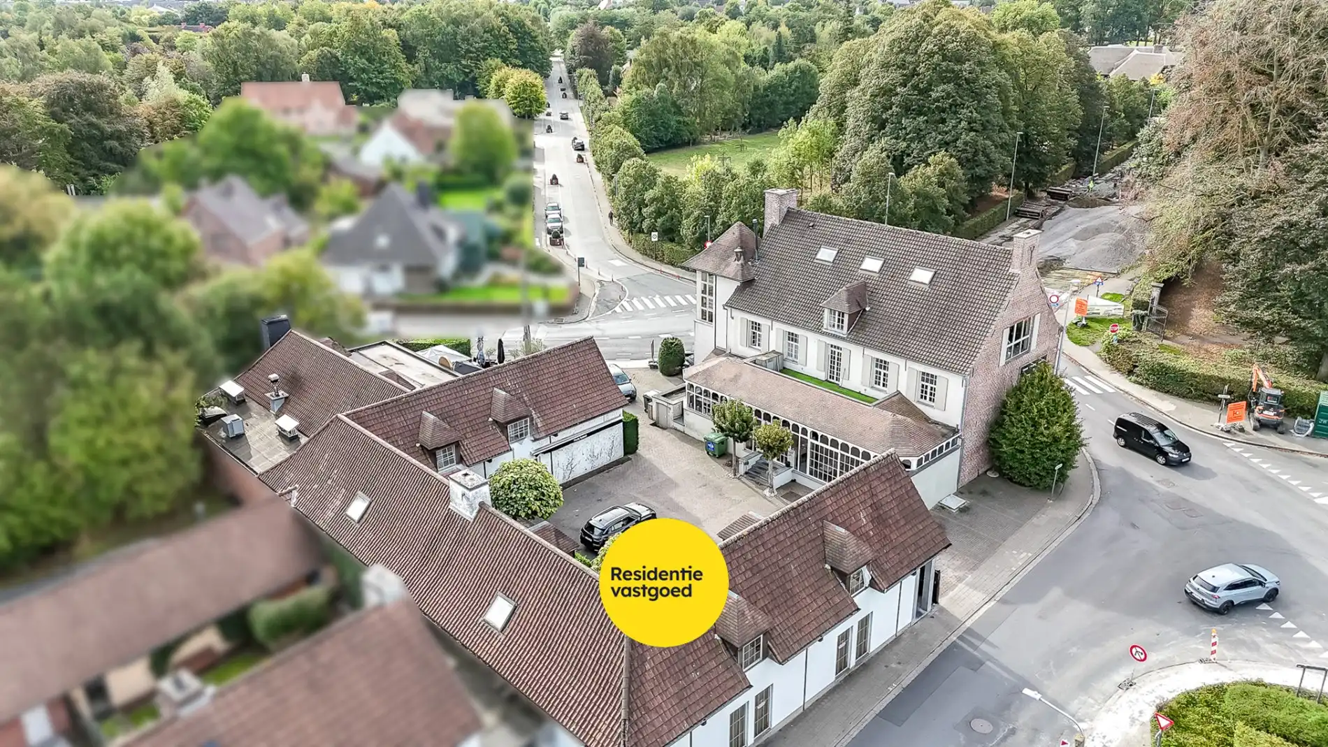 Multifunctionele eigendom met appartementen en handelszaken! foto 4