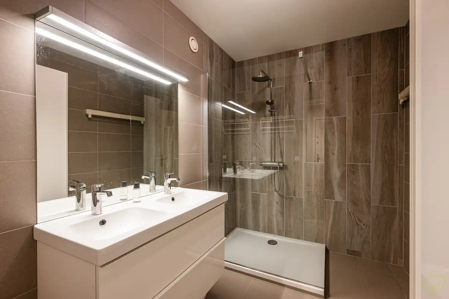 Prachtig en ruim hoekappartement in een rustige residentie nabij de Markt van Eeklo! foto 17