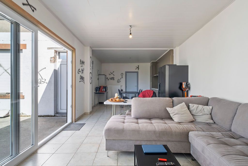 Ruim woonhuis met ruime zuidgerichte tuin! foto 5