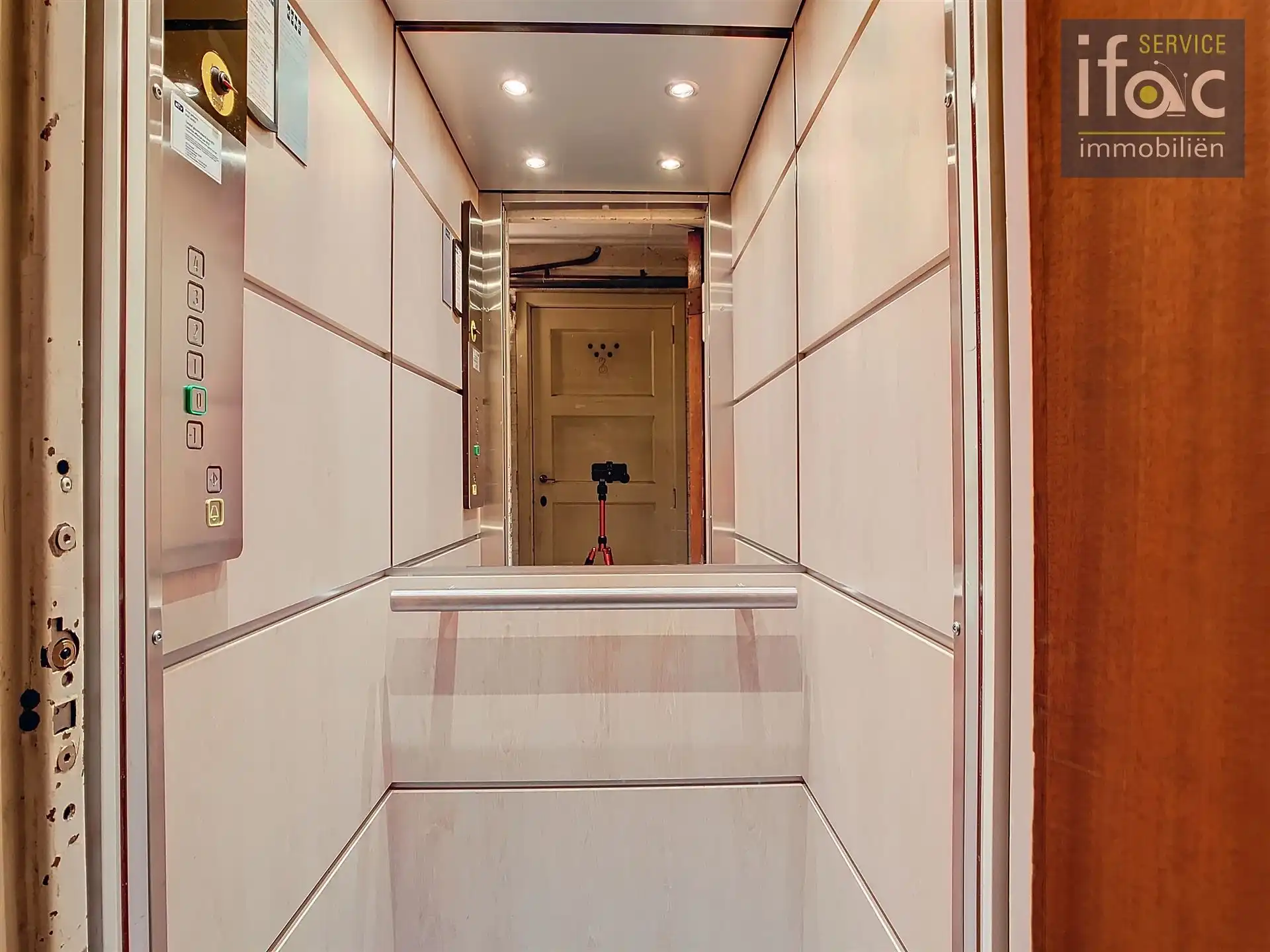 Lichtrijk goed onderhouden appartement op de 4e verdieping foto 15