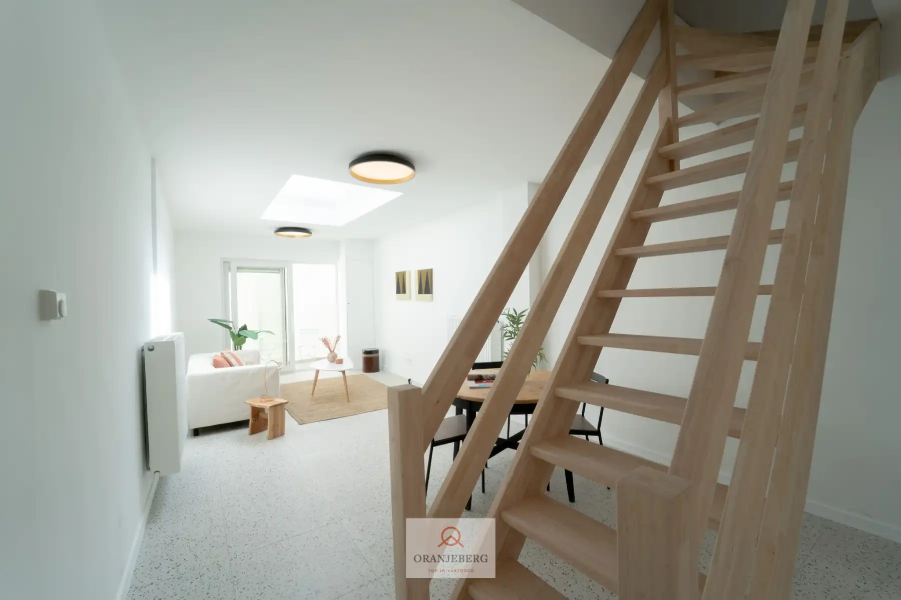 Lichtrijke gerenoveerde woning foto 8